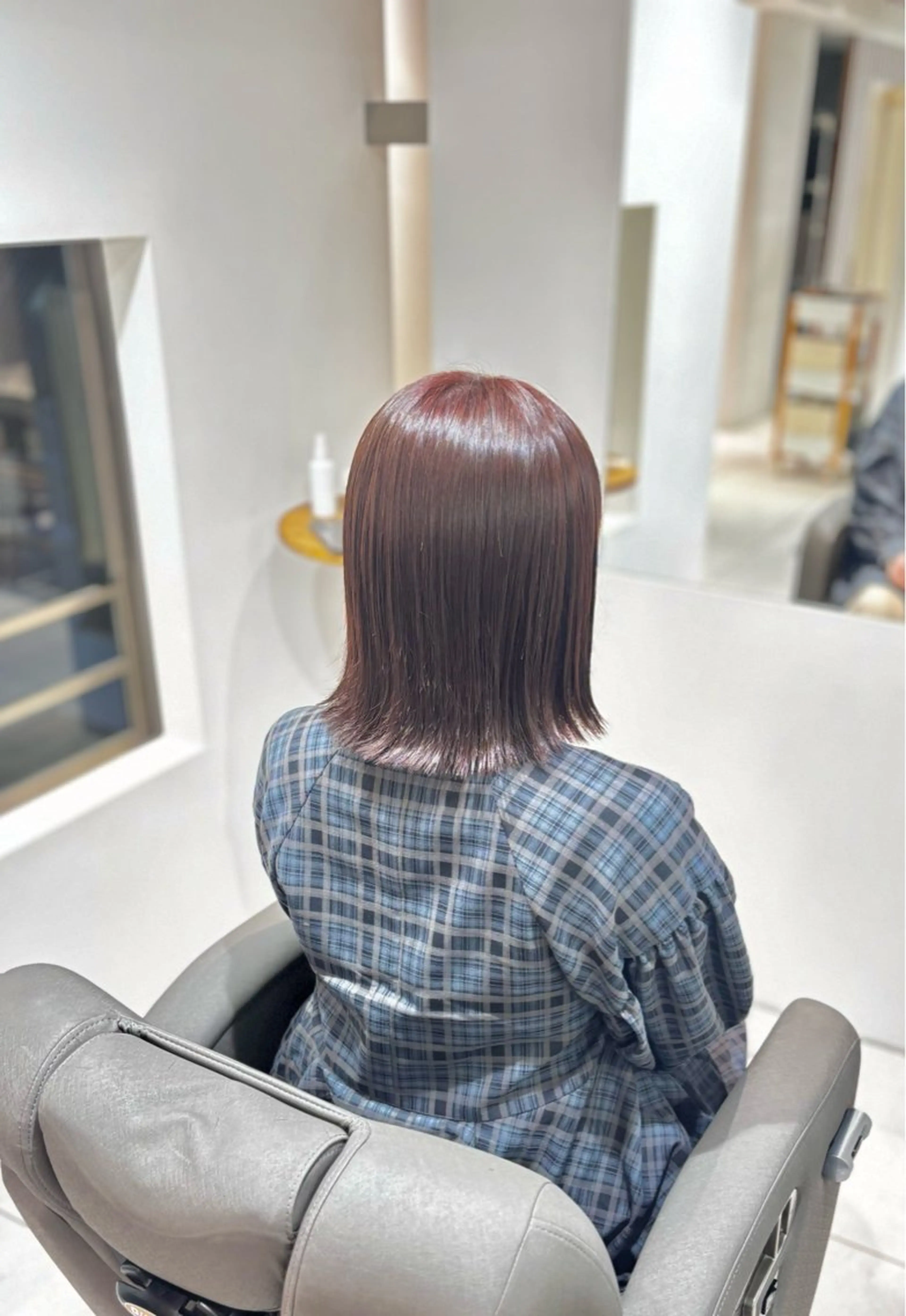 ミディアム ラベンダーブラウン ピンクラベンダー カット ヘアカラー 白土 さくらのヘアスタイル