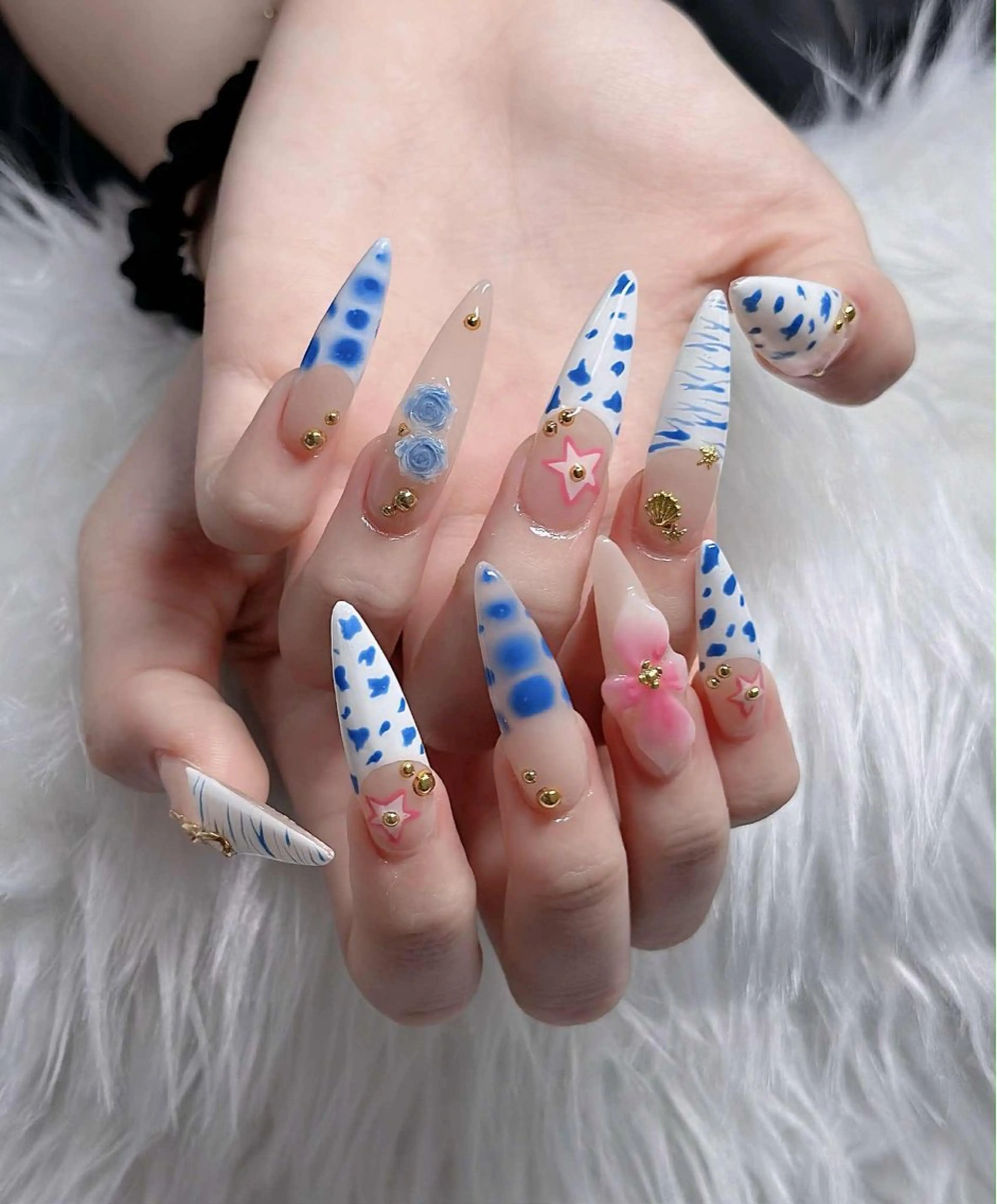 ネイル オーロラネイル フレンチネイル ジェルネイル ハロウィン キラキラネイル H.baby Nail Salon所属・H.baby Nail Salonのネイルデザイン