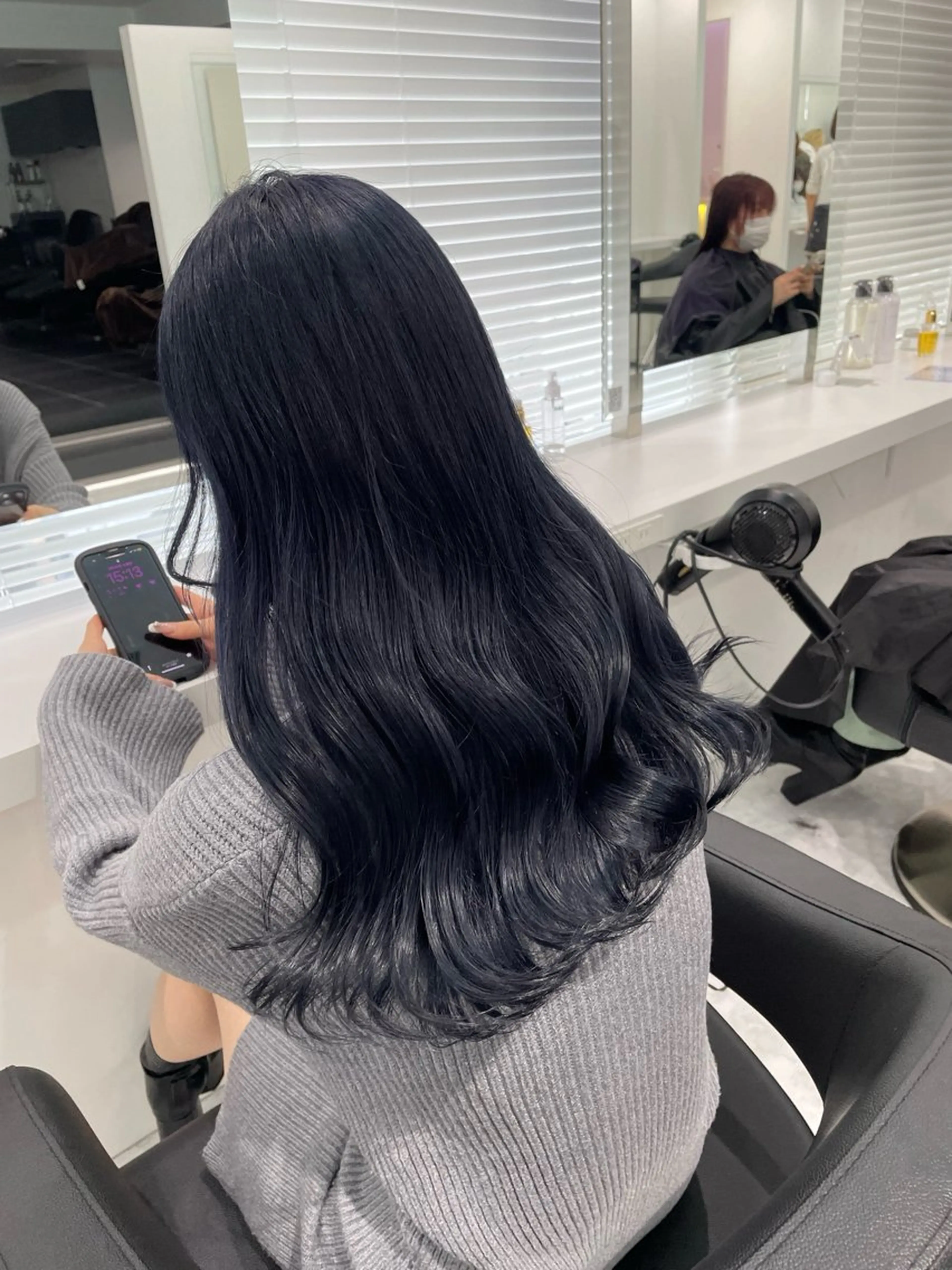 ロング カラー ヘアアレンジ 黒髪 ブルーカラー ブルーブラック 髪質改善 トリートメント ヘアカラー トリートメント グレージュ✖️ 暗髪カラーHoutoのヘアスタイル