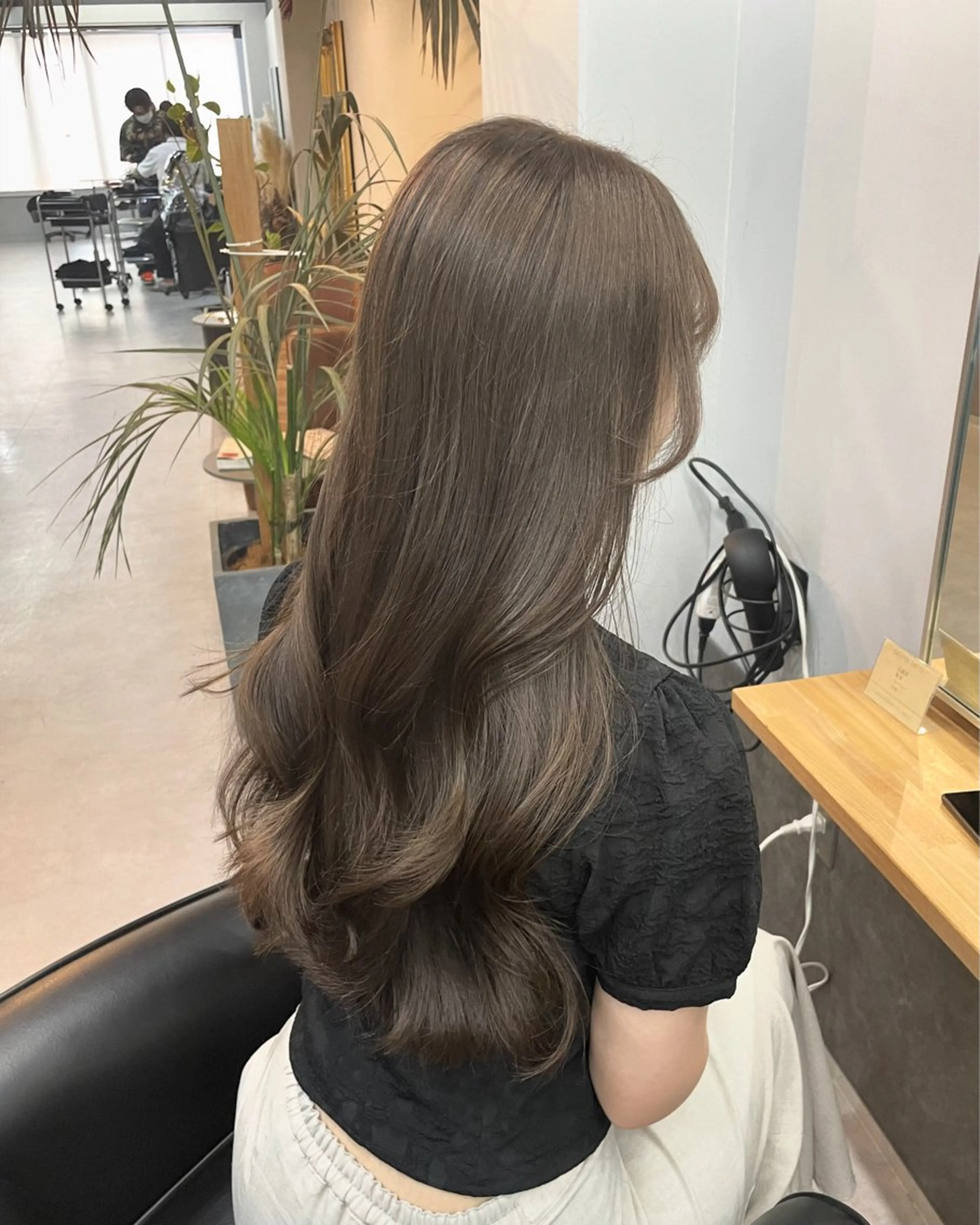 ロング カラー カット ヘアカラー トリートメント ミルクティーベージュ ❤︎レイヤー　MIAのヘアスタイル