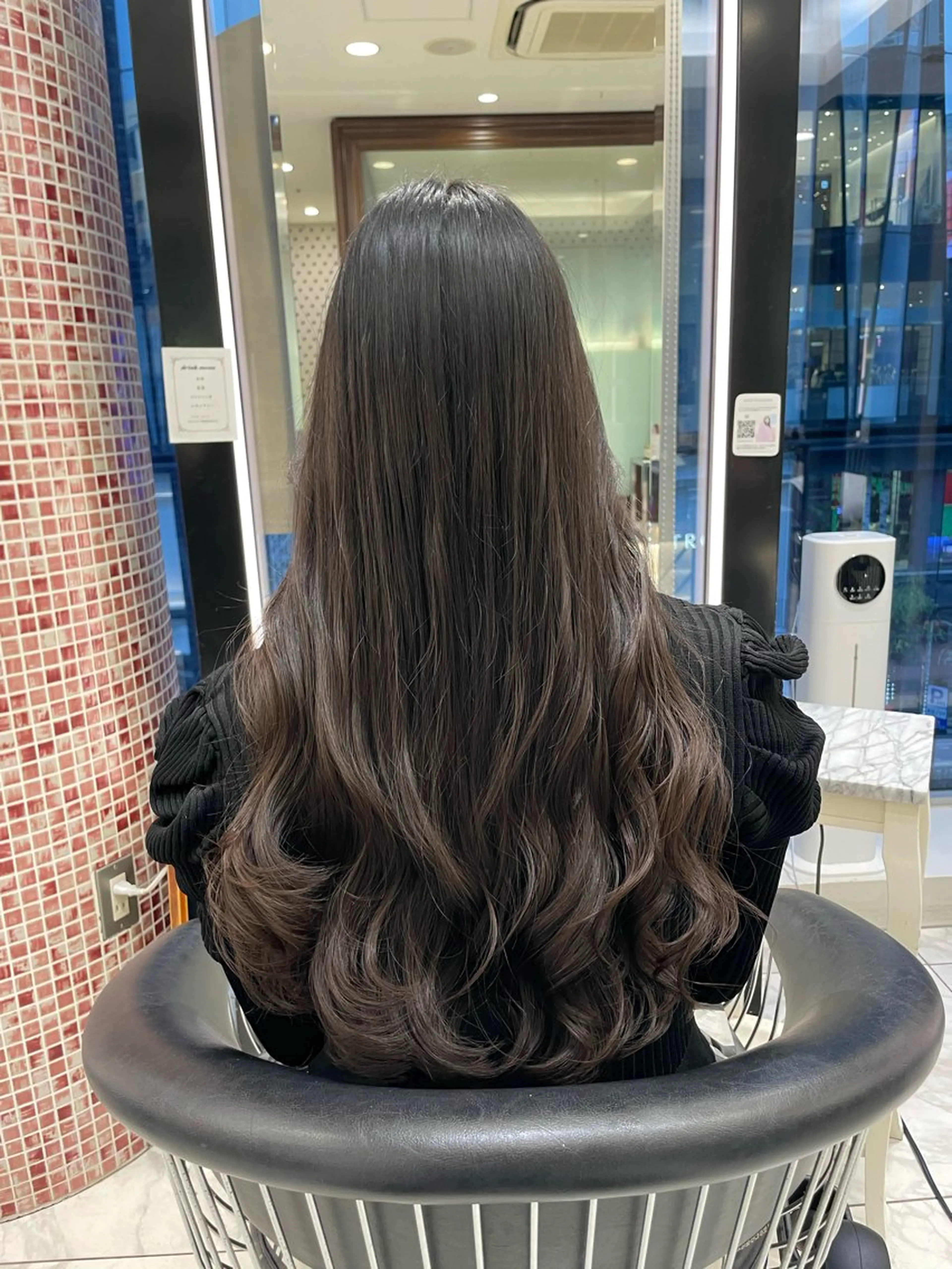 ロング パーマ くびれヘア 顔まわりレイヤー 髪質改善 韓国風ヘア レイヤーカット カット パーマ コテ巻きパーマ 藤野佑成のヘアスタイル