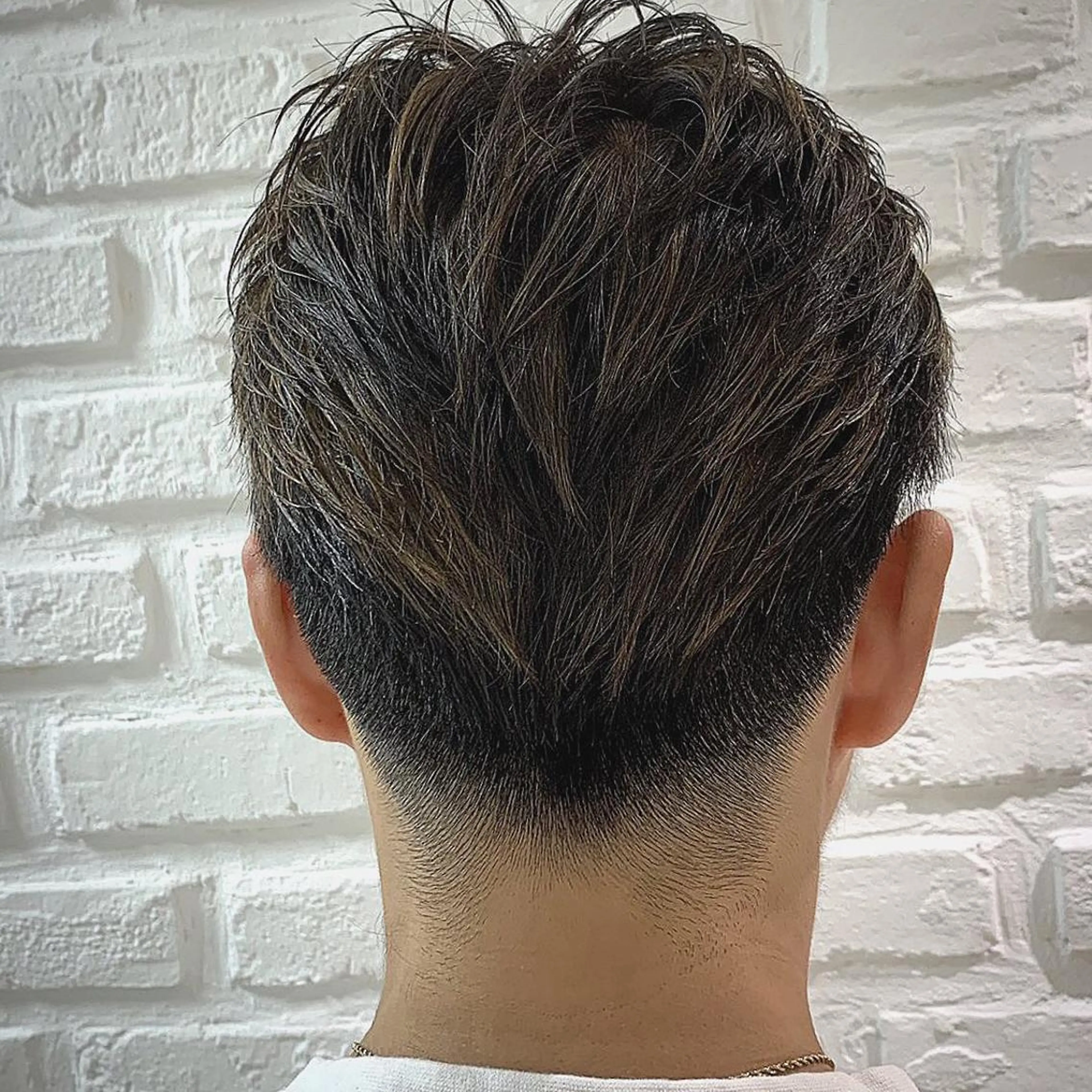 ショート カラー メンズ メンズブリーチ メンズハイライト 刈り上げ アッシュ ブリーチ カット ヘアカラー トリートメント 【デザインカラー】 粥川佳日望のヘアスタイル