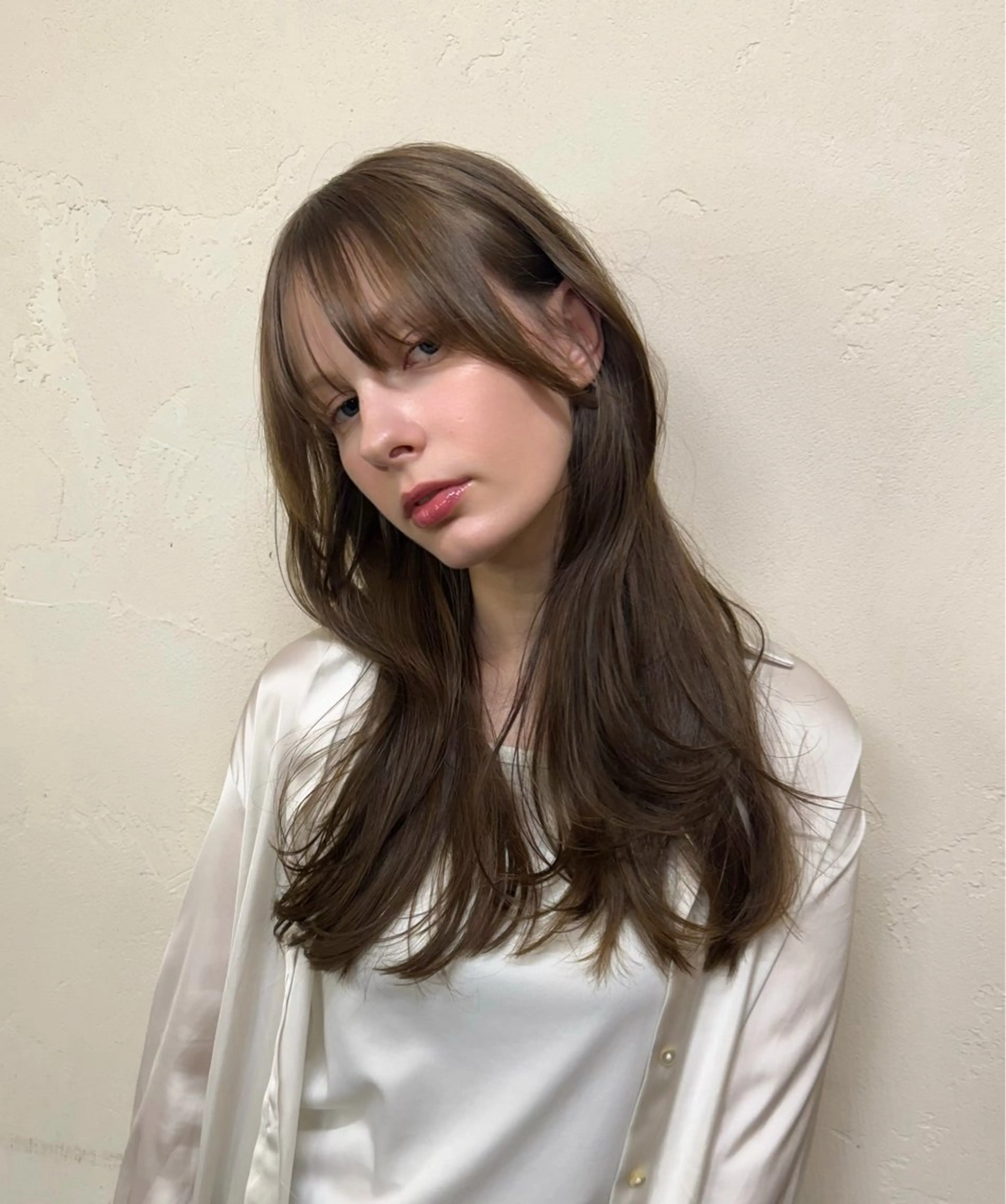 ロング カラー ロングレイヤー アッシュ ベージュカラー レイヤーカット ロング カット Bonheur銀座 /前田 栞九郎のヘアスタイル