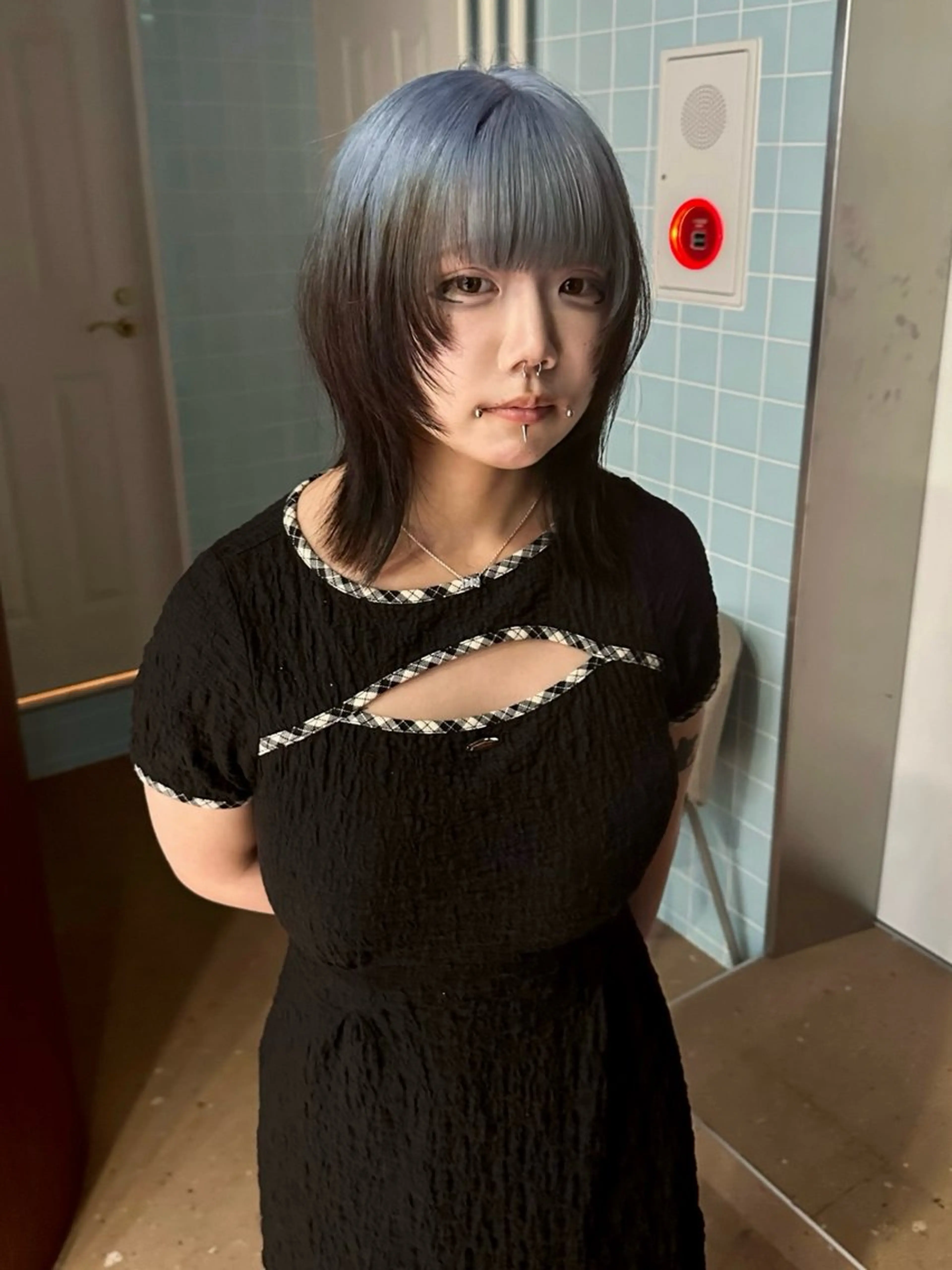 ミディアム カラー デザインカラー ハイトーンカラー ボブ 顔まわりレイヤー レイヤーカット カット ヘアカラー トリートメント ウルフ/レイヤー/ 渋谷🔮西村 悠大のヘアスタイル