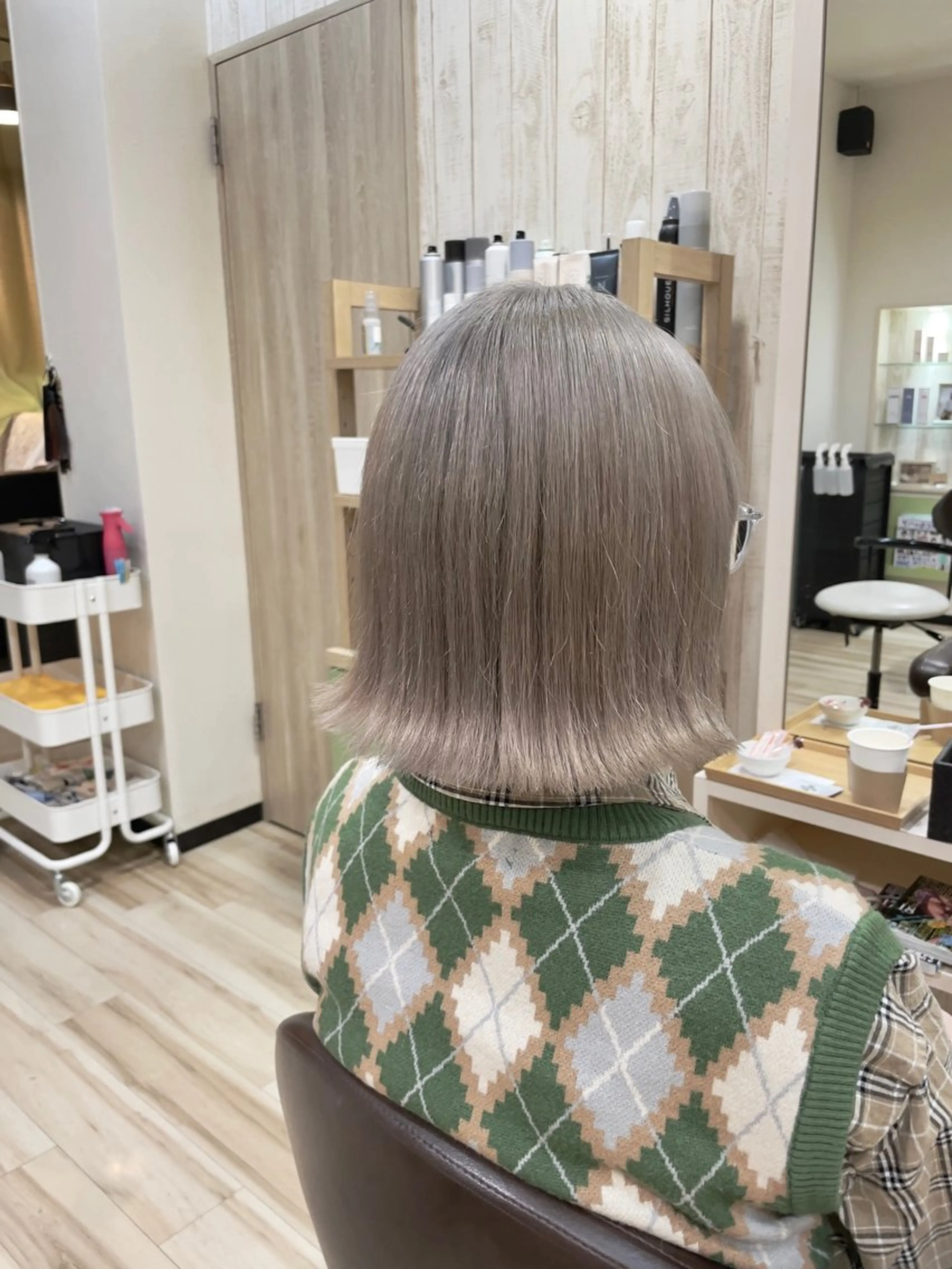 ミディアム カラー ブリーチ グレージュ 🌈派手髪ハイトーン 🌈鈴木亮太🌈のヘアスタイル
