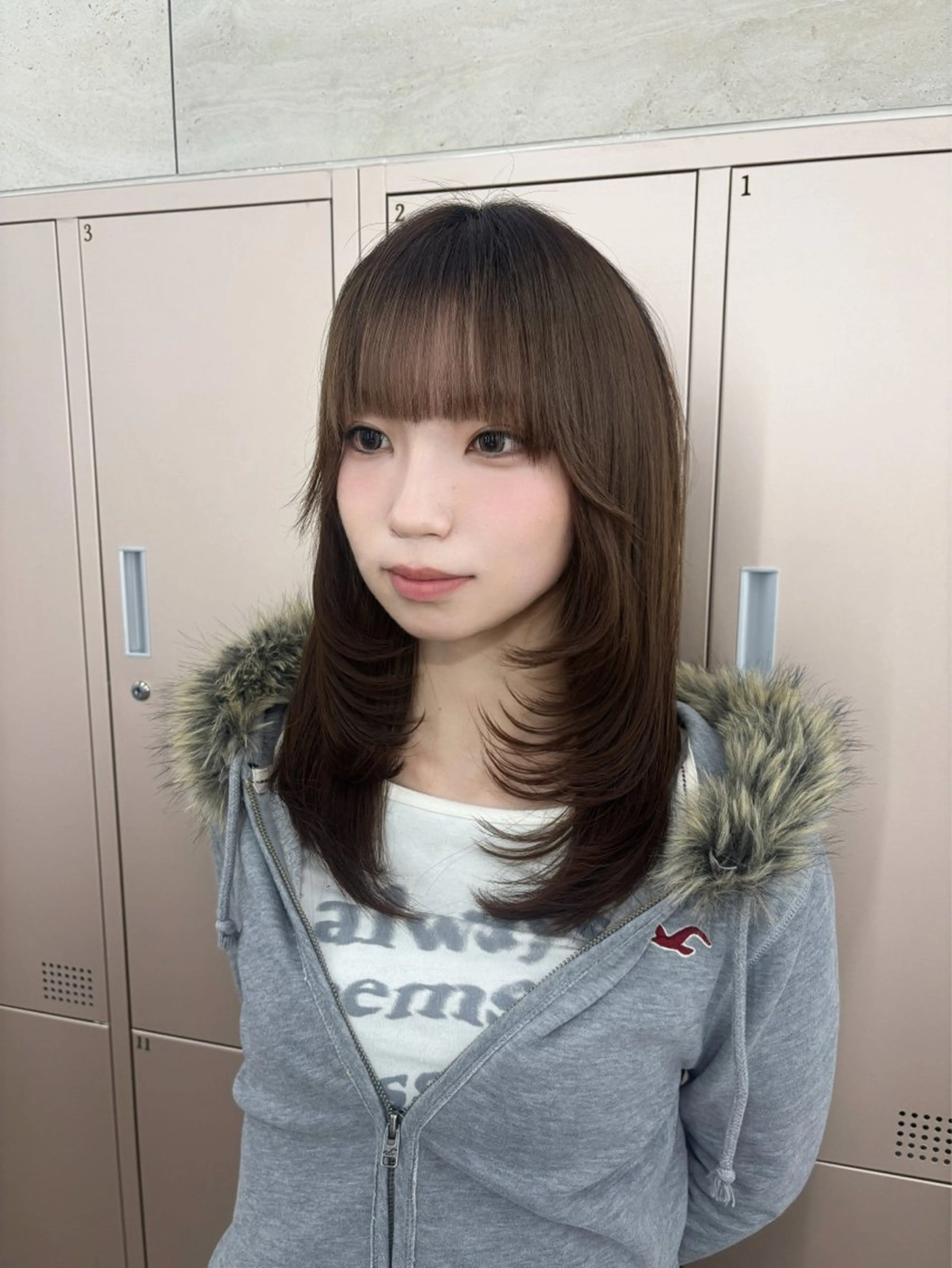 セミロング Hazuki レイヤー/艶カラーのヘアスタイル