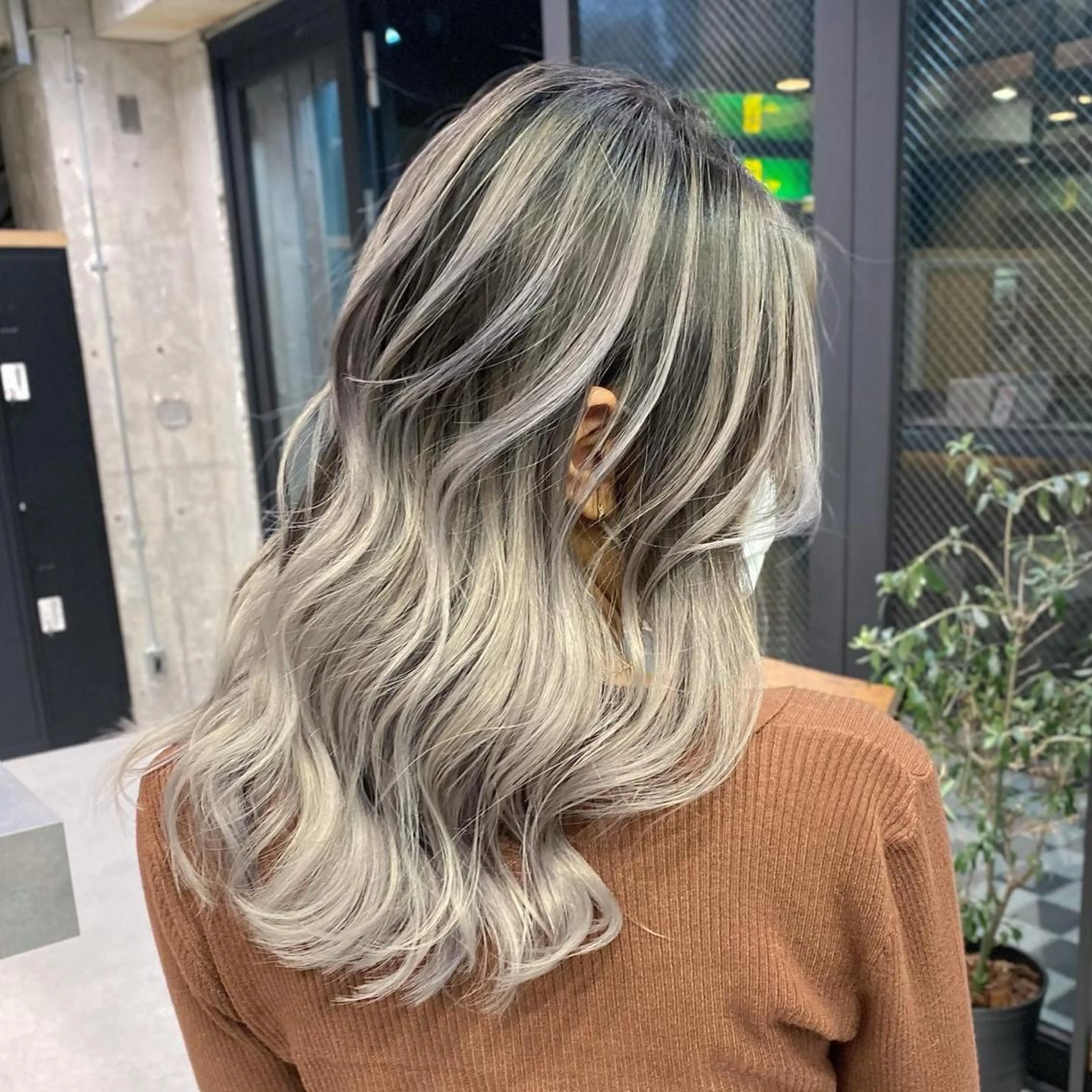 ロング カラー バレイヤージュ デザインカラー ハイライトカラー ハイライト レイヤーカット ヘアカラー トリートメント 🌈透明感カラー ✨松田龍也🌈のヘアスタイル