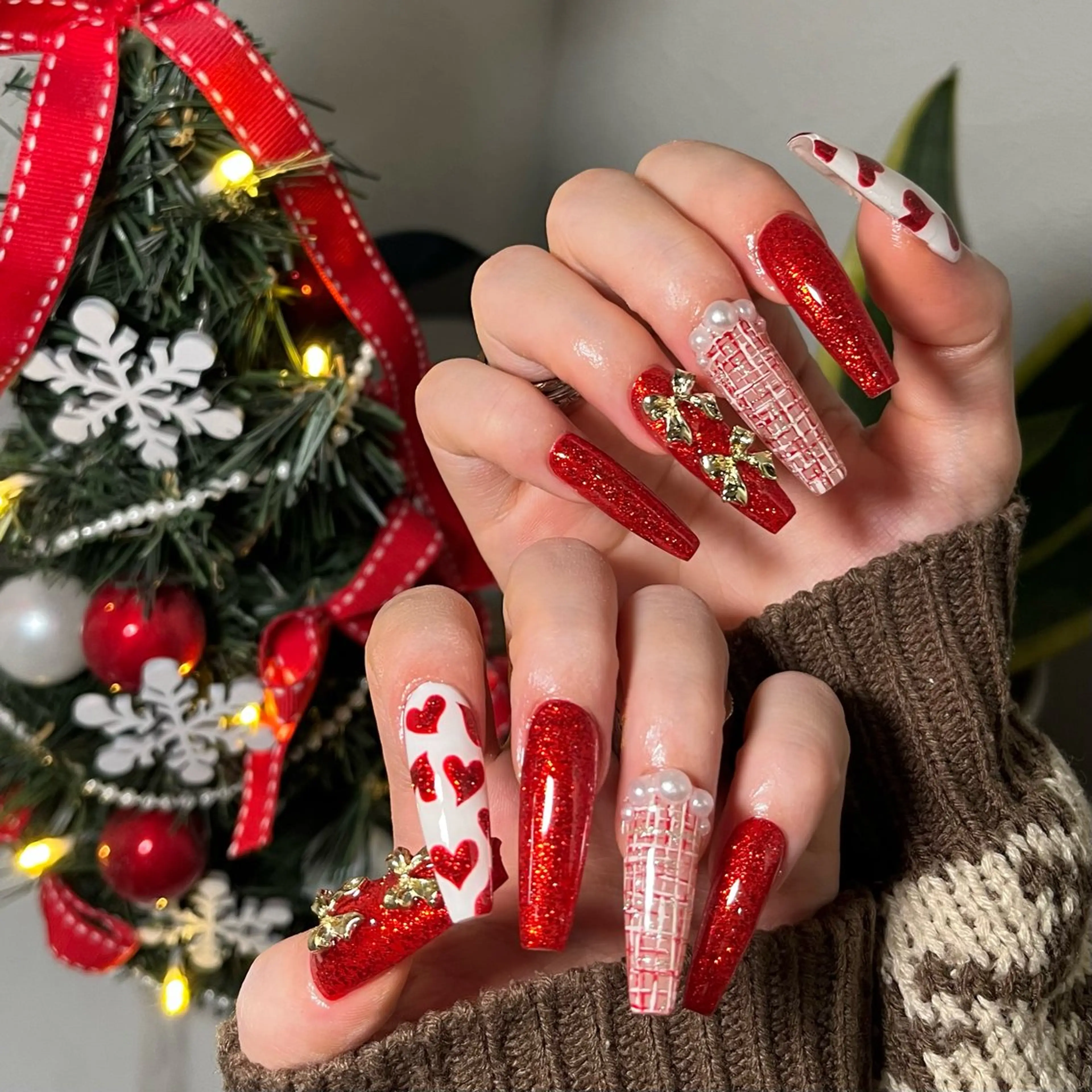 ネイル ハート リボン ツイードネイル 冬ネイル クリスマス ハンドネイル NEO Beauty Salon所属・𝐍𝐄𝐎 𝐉𝐔𝐑𝐈のネイルデザイン
