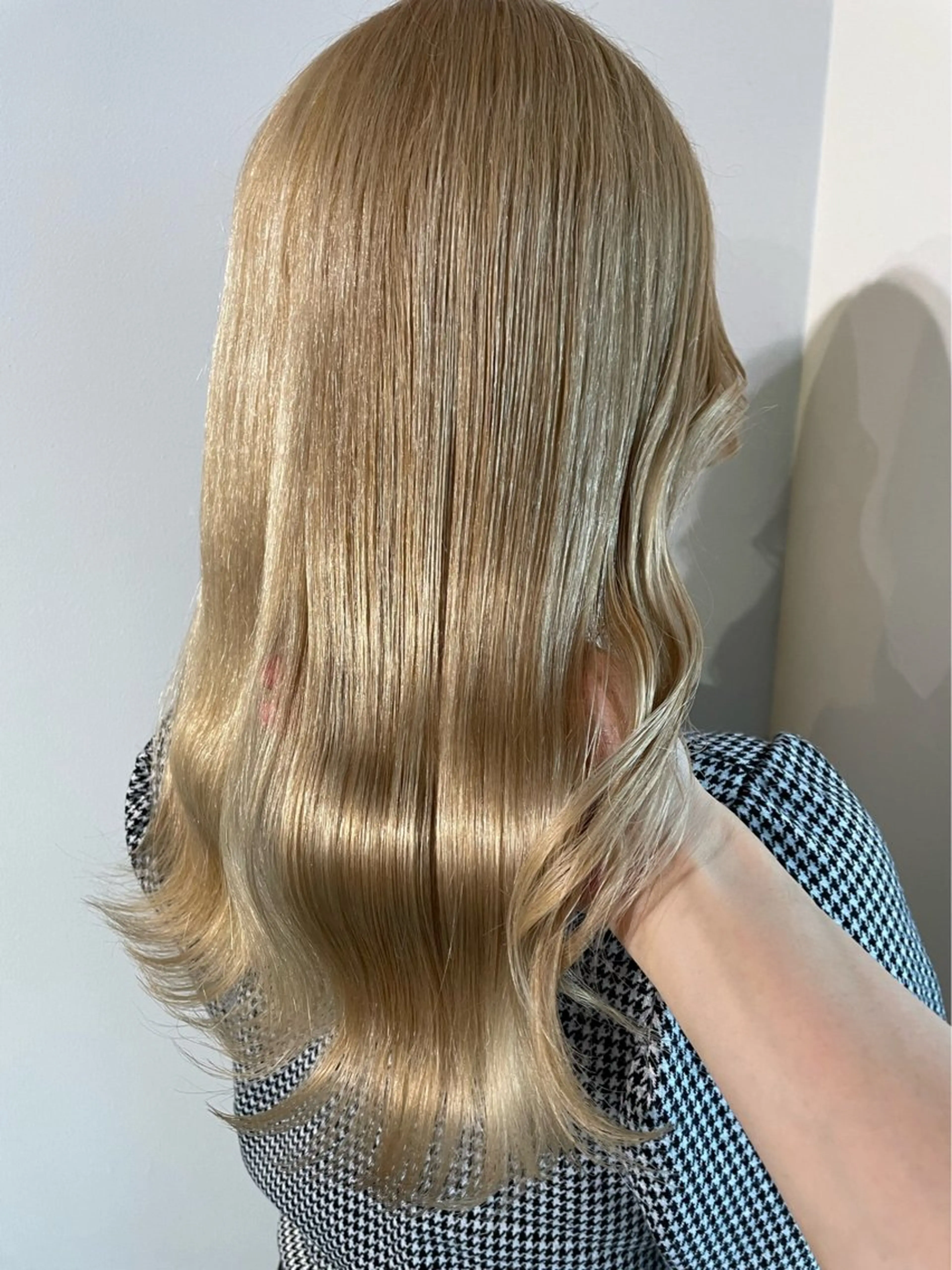 ロング カラー ブリーチ ケアブリーチ イヤリングカラー ハイトーンカラー インナーカラー カット ヘアカラー トリートメント ☀️Luana☀️ 公式/大通のヘアスタイル