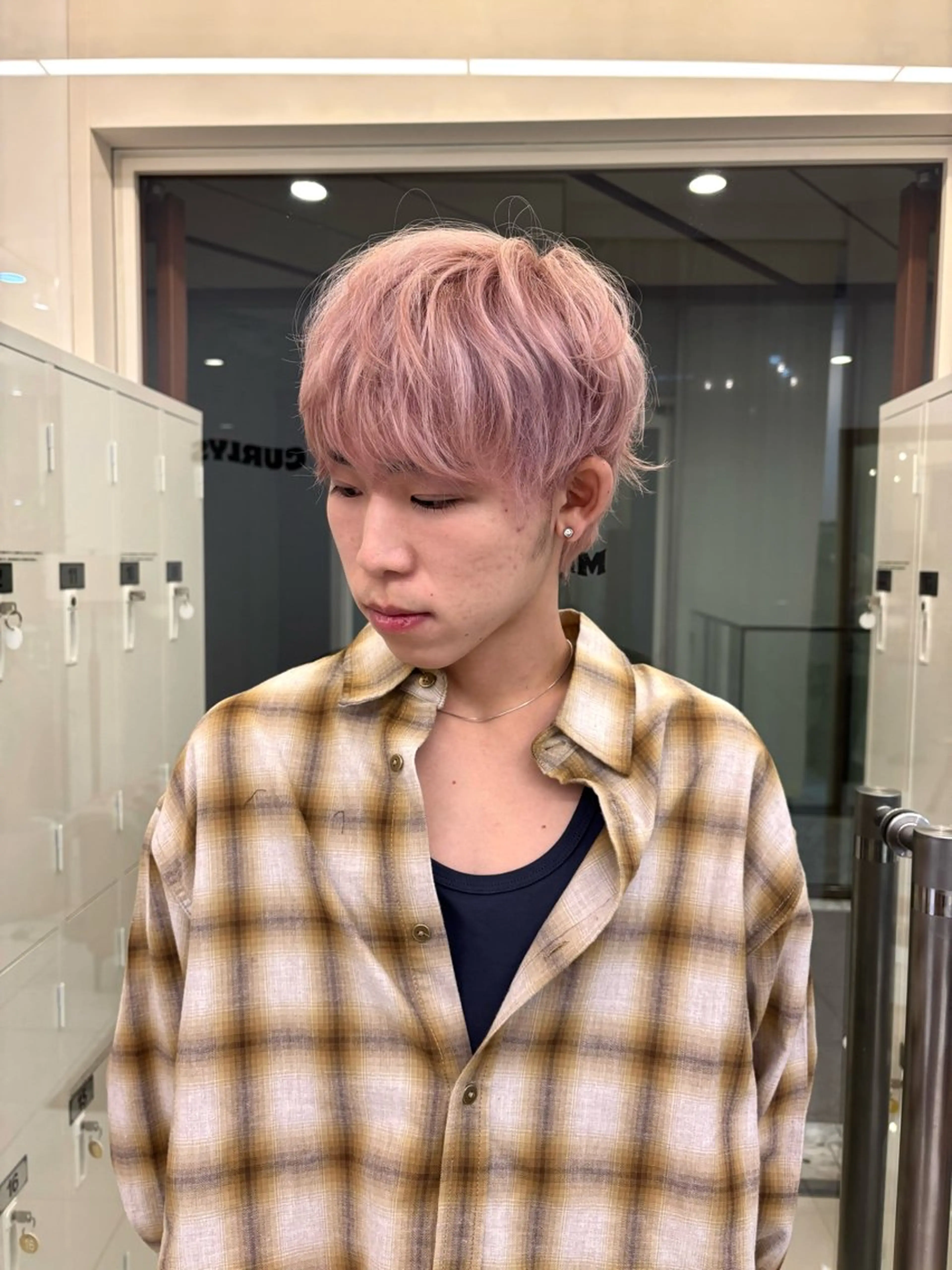 カラー メンズ ピンクカラー MEYHAIR/CURLYS所属・IO/ブリーチカラー /メンズヘアのヘアスタイル