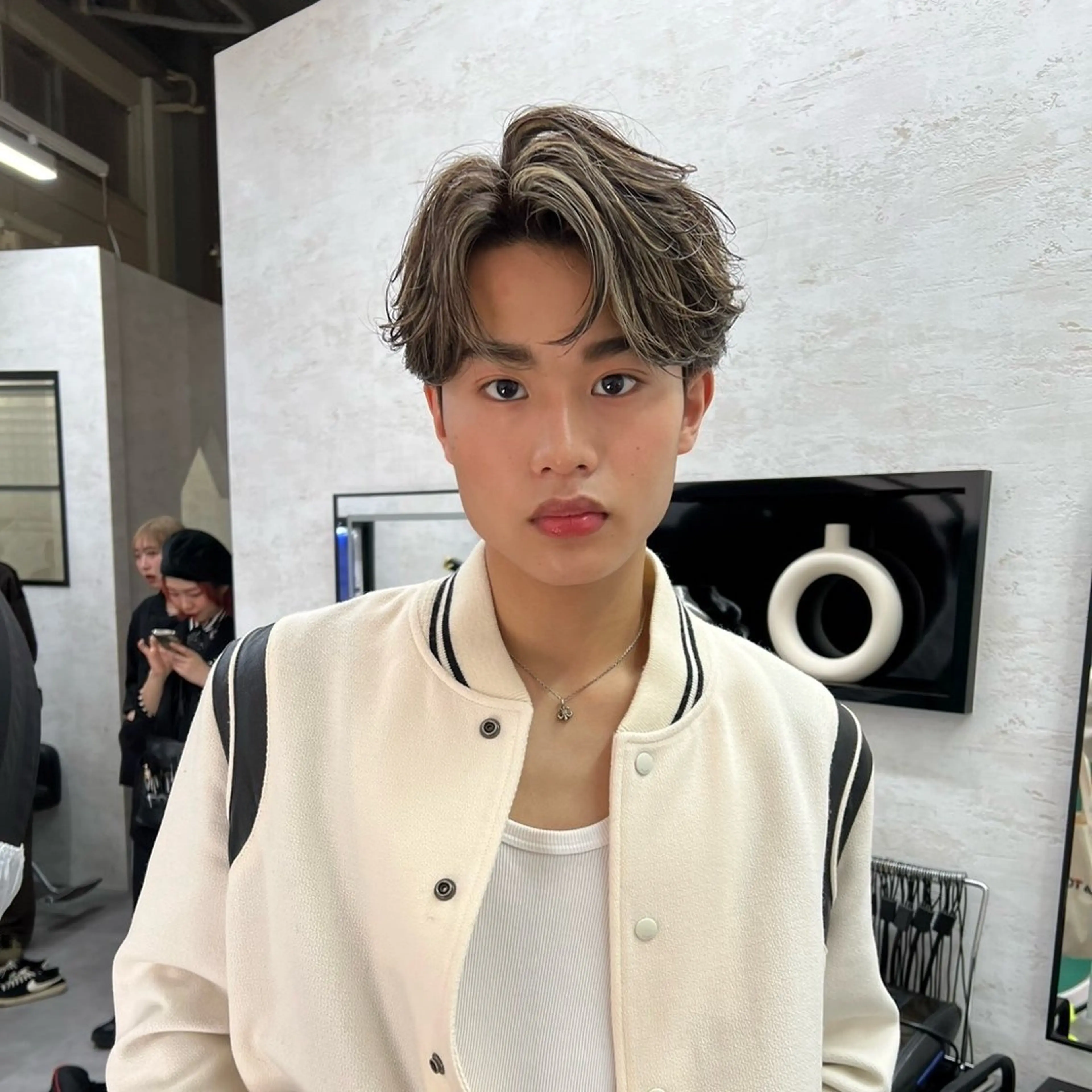 ショート メンズ メンズブリーチ センターパート メンズハイトーン メンズ韓国風 韓国風ヘア Lay/カラーリスト Myuukaのヘアスタイル