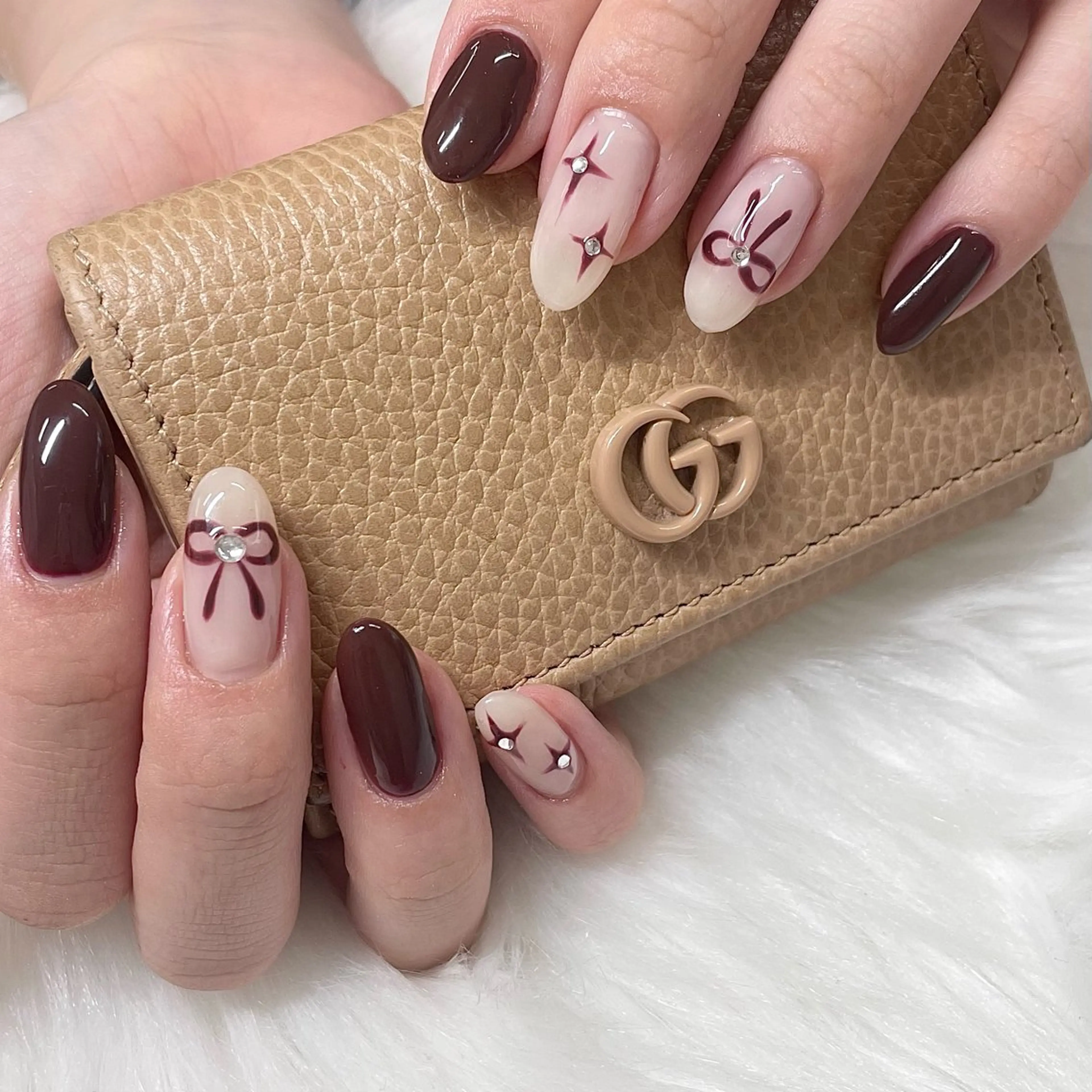 ネイル ボルドー ジェルネイル 韓国ネイル リボン ハンドネイル JFYnail所属・昭和町ネイル 𝘯𝘢𝘮𝘪のネイルデザイン