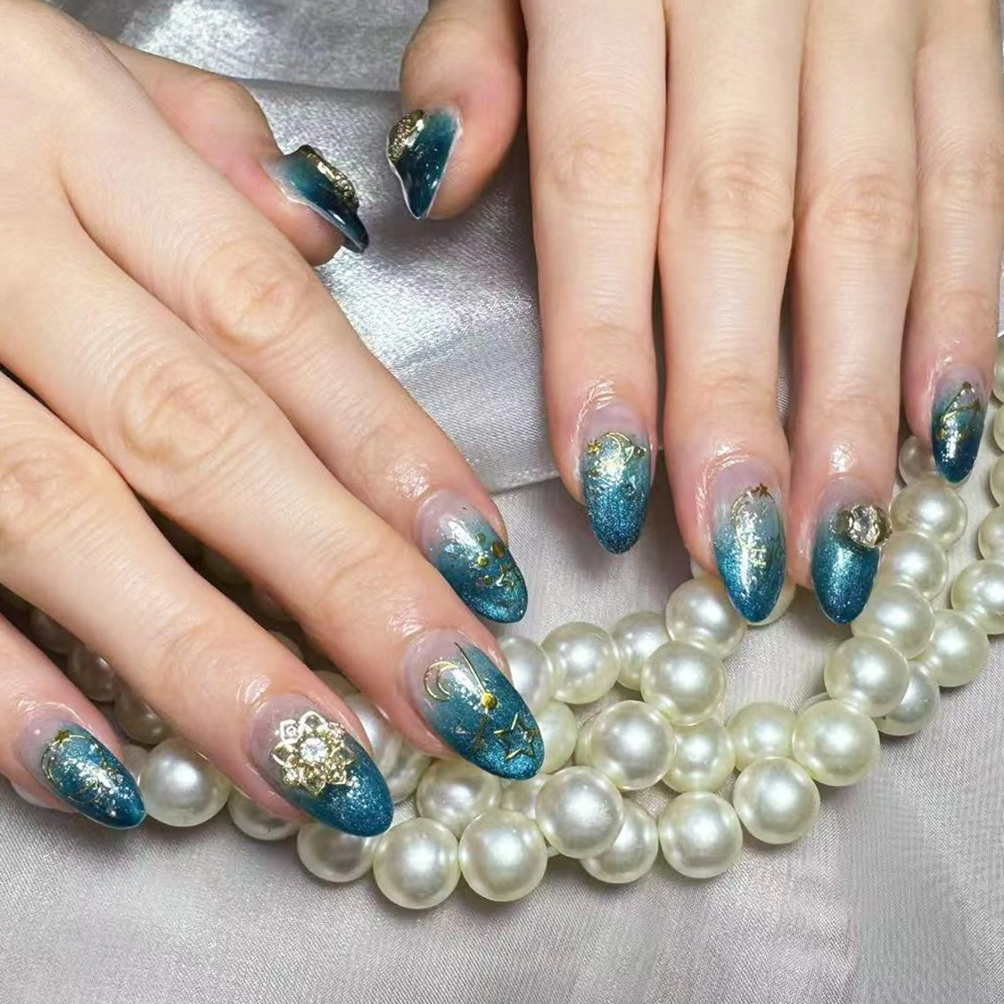 ネイル アートネイル オーロラネイル ガーリー キラキラネイル マグネットネイル ハンドネイル YOYO 💅のネイルデザイン