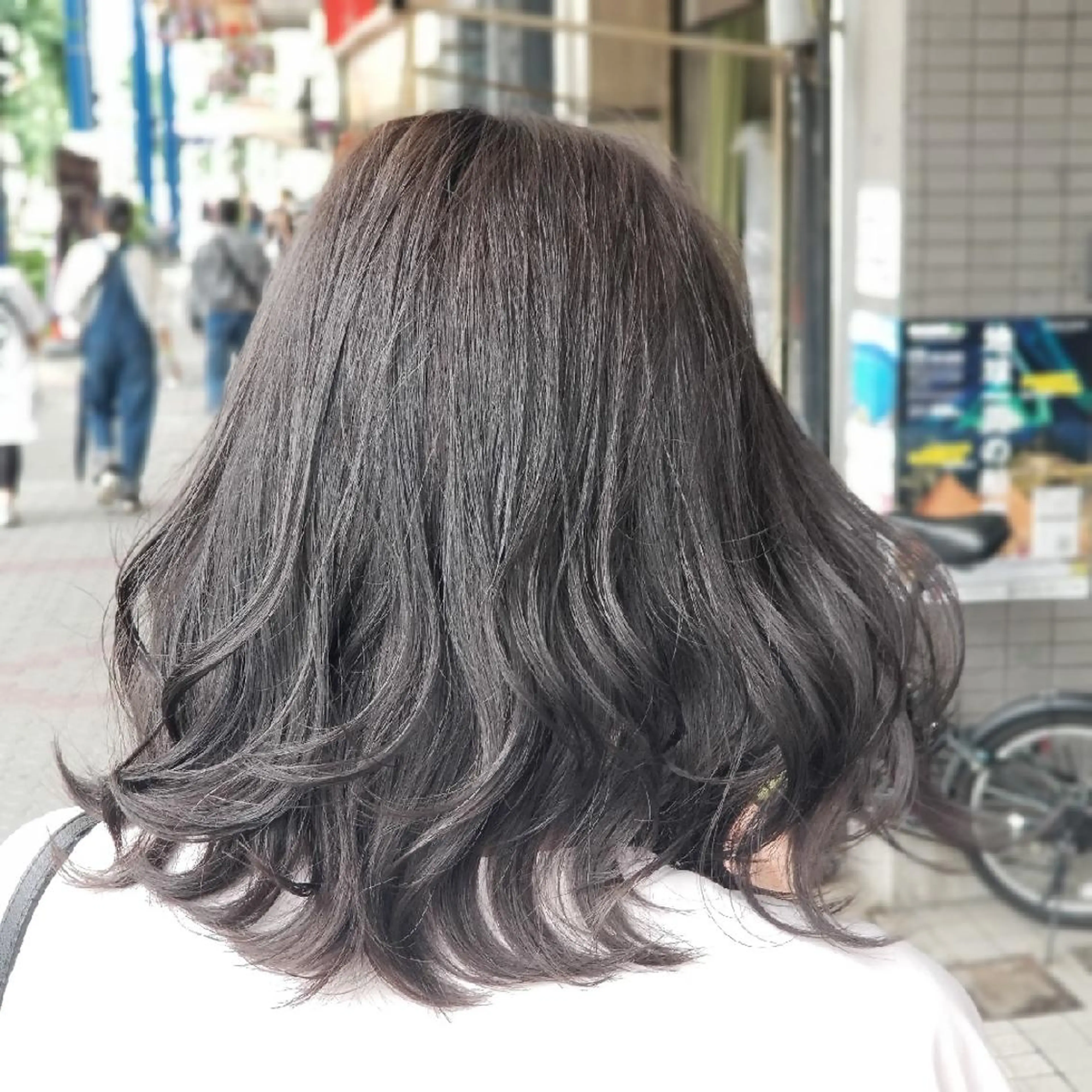 ミディアム カラー ミディアムレイヤー ブリーチ 透明感カラー ダークグレー レイヤーカット カット ヘアカラー 植田 修平/エクステ /髪質改善カラーのヘアスタイル