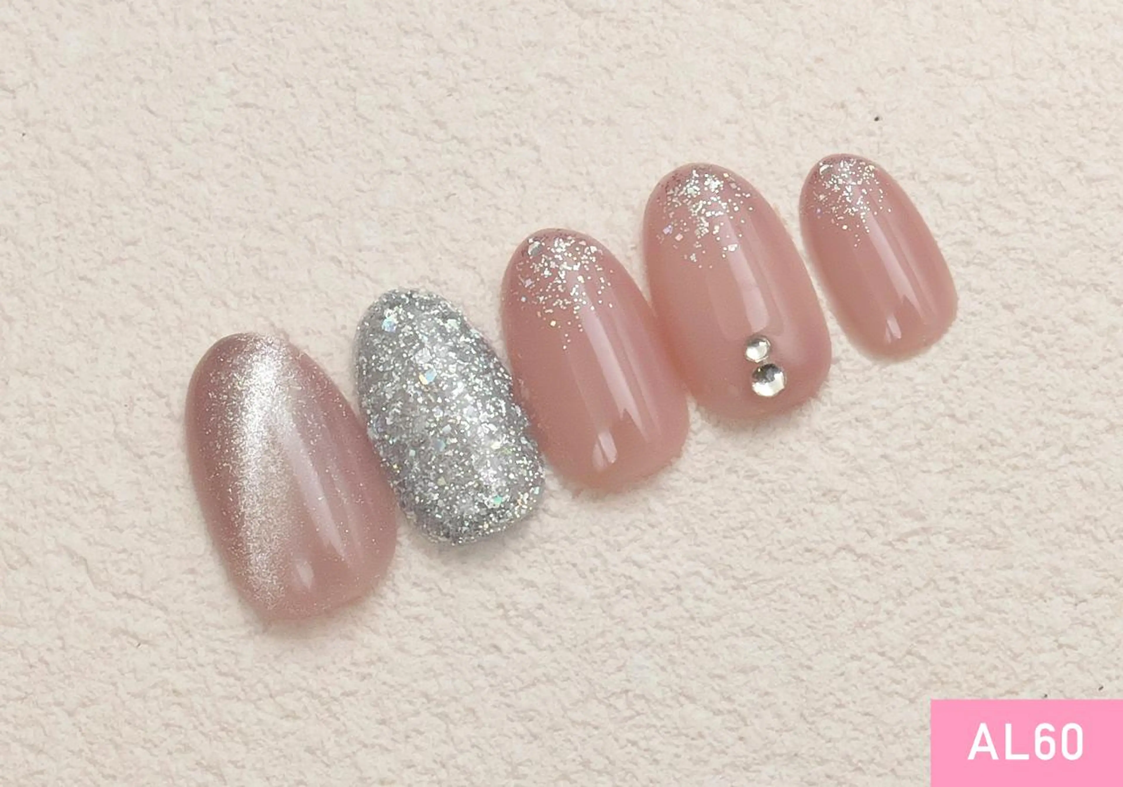 ネイル シルバー 新橋Nail ⭐️のネイルデザイン