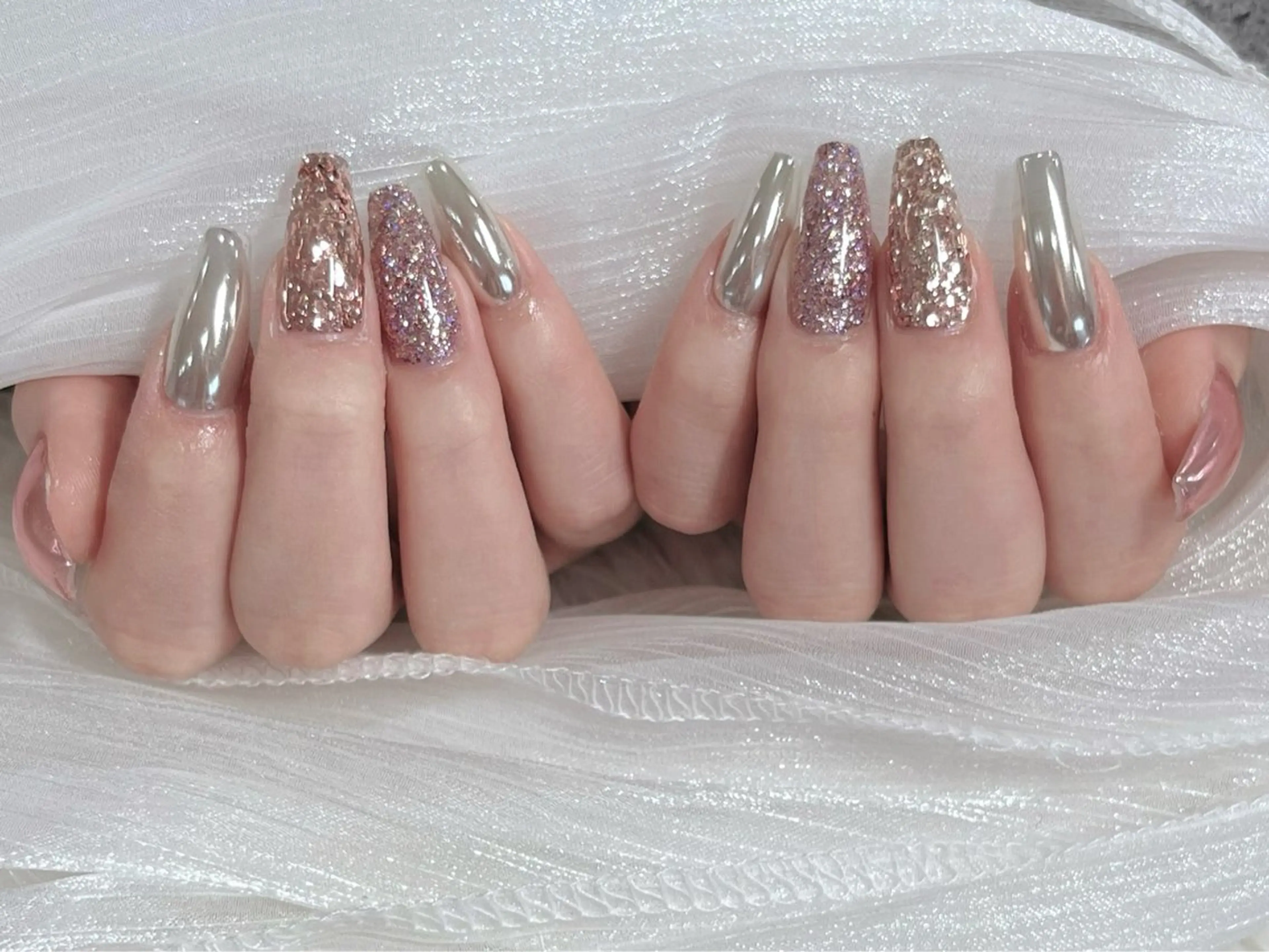 ネイル キラキラネイル ラメ(グリッター) ミラーネイル ハンドネイル FLY Nail Salonのネイルデザイン