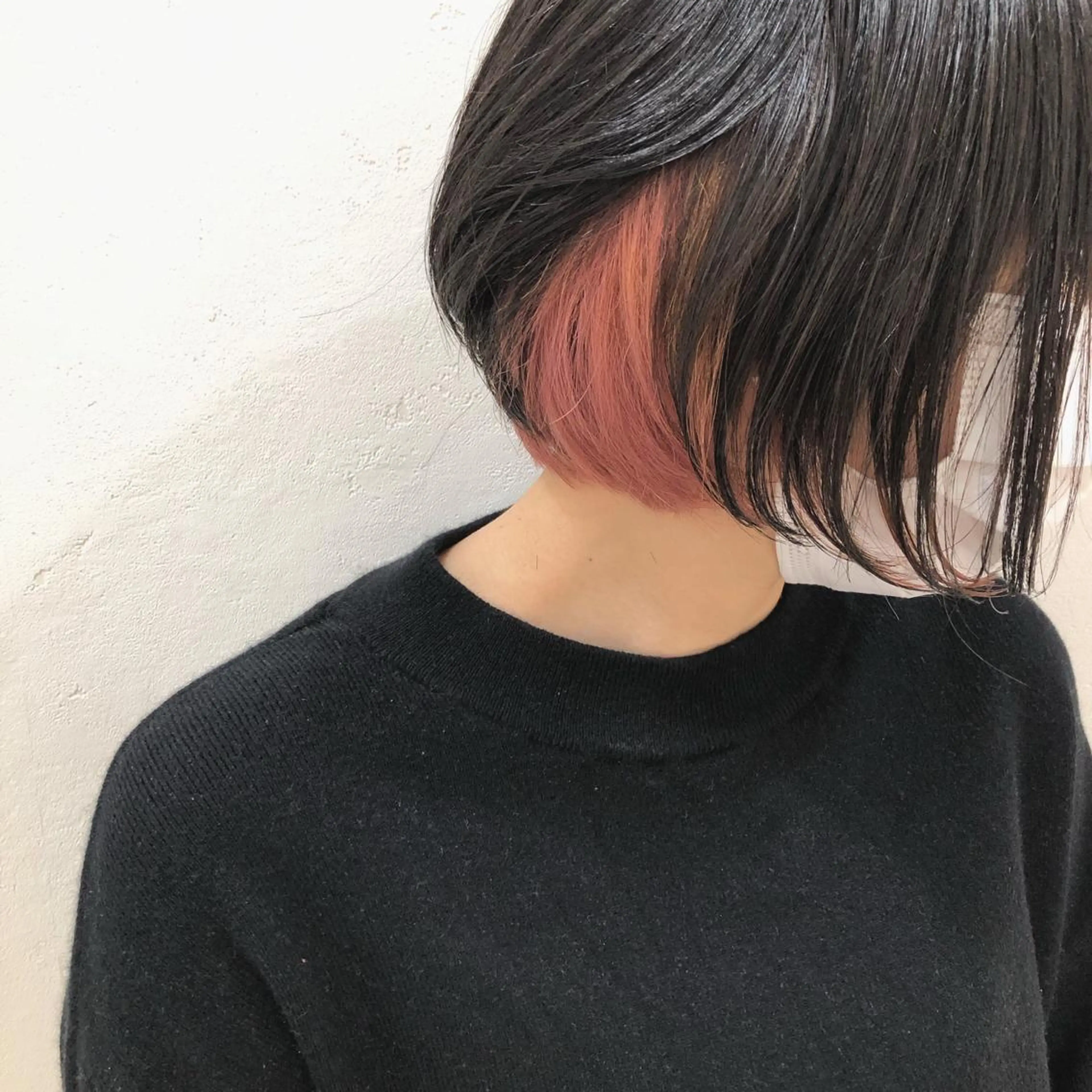 ショート カラー 黒髪 インナーカラー ピンクカラー 透け感カラー🫧 加納トモヒロのヘアスタイル