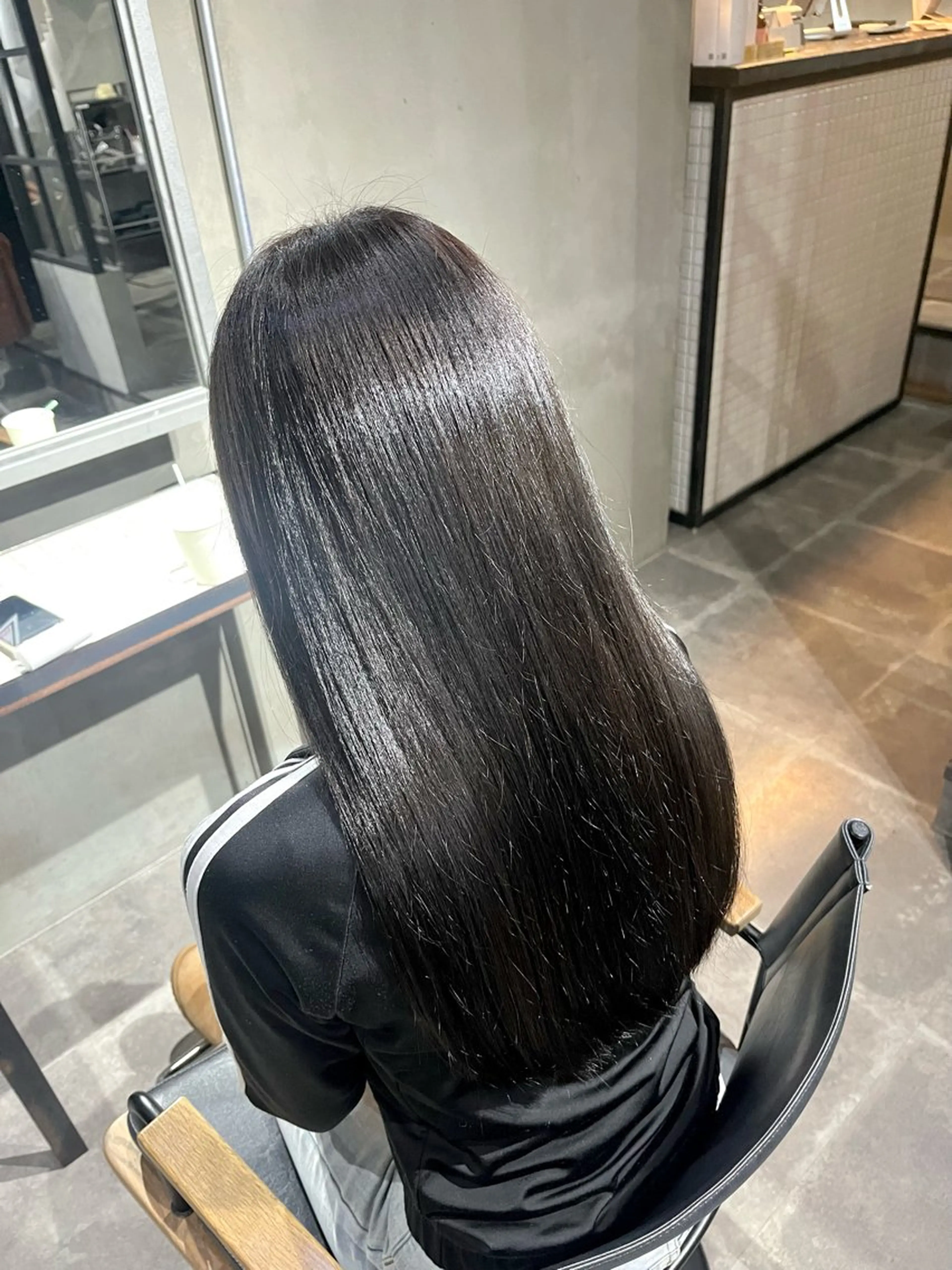 ロング カラー 透明感カラー ダークグレー ダークグレージュ グレージュ 韓国風カラー ヘアカラー トリートメント 🫧透明感カラー🫧 小亀 日菜のヘアスタイル