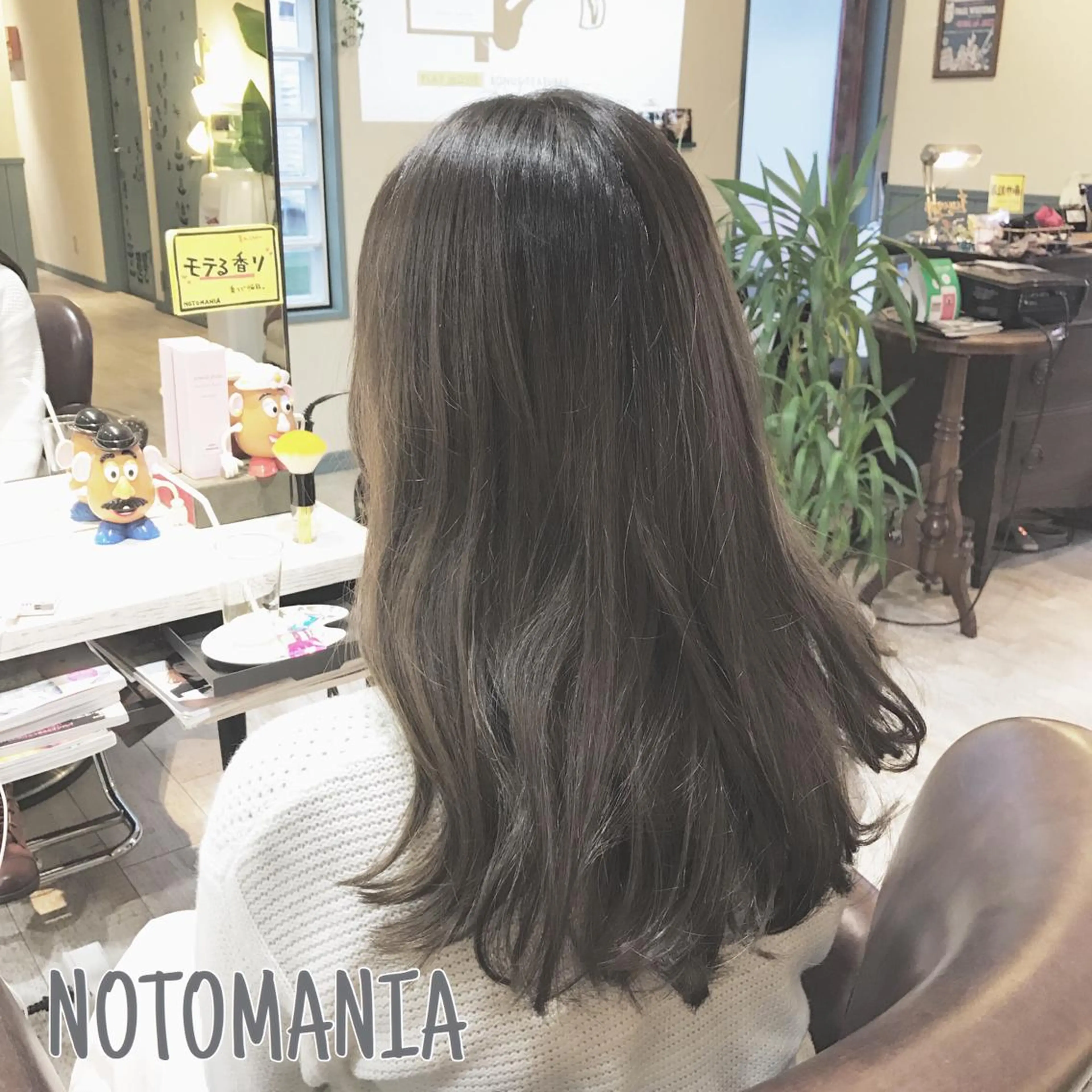 ミディアム セミロング ロング カラー ブリーチ グラデーションカラー グレージュ ラベンダーカラー ラベンダーグレージュ イシハラ アズサのヘアスタイル
