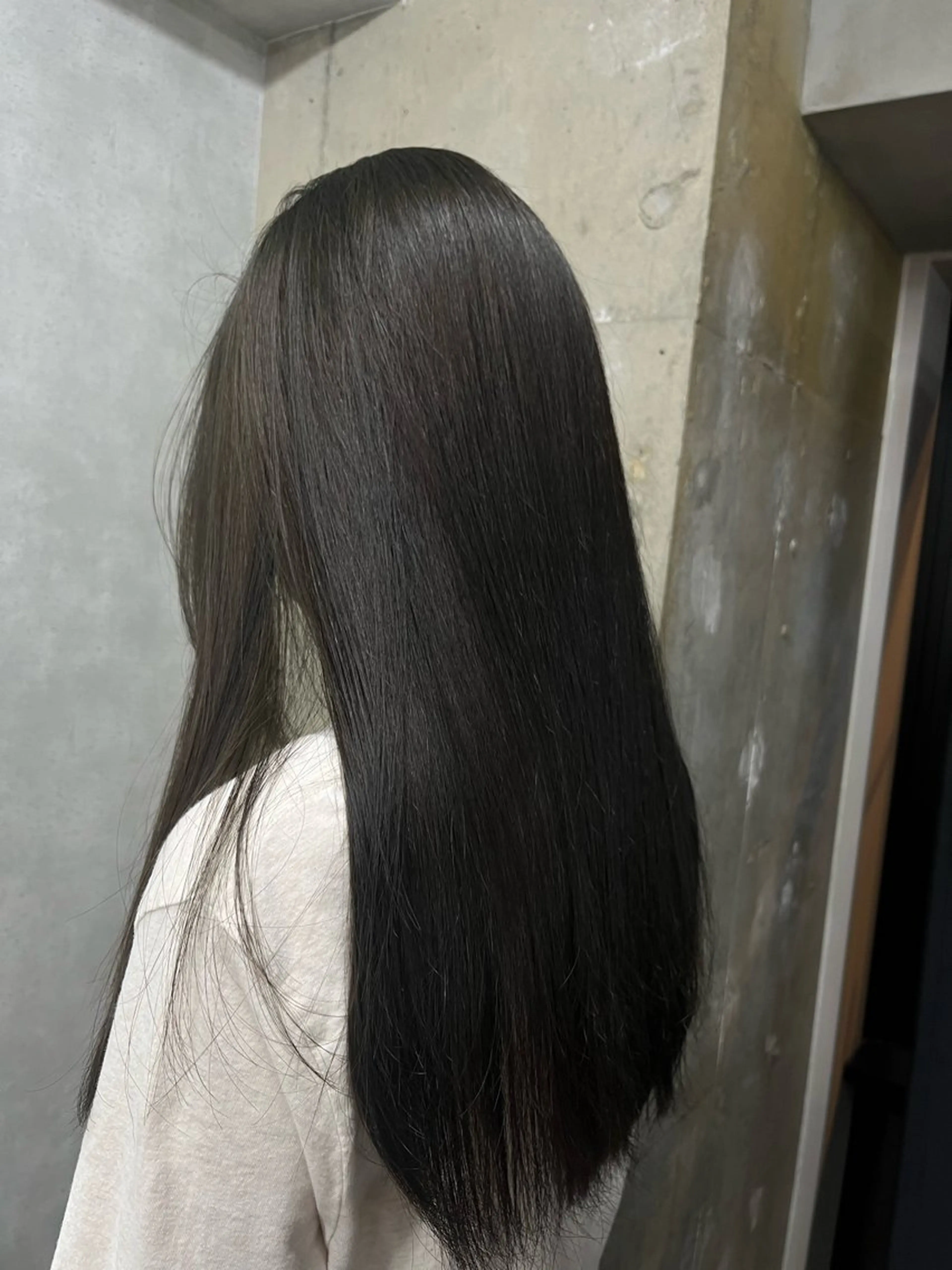 ロング カラー オリーブグレー anon Loemのヘアスタイル