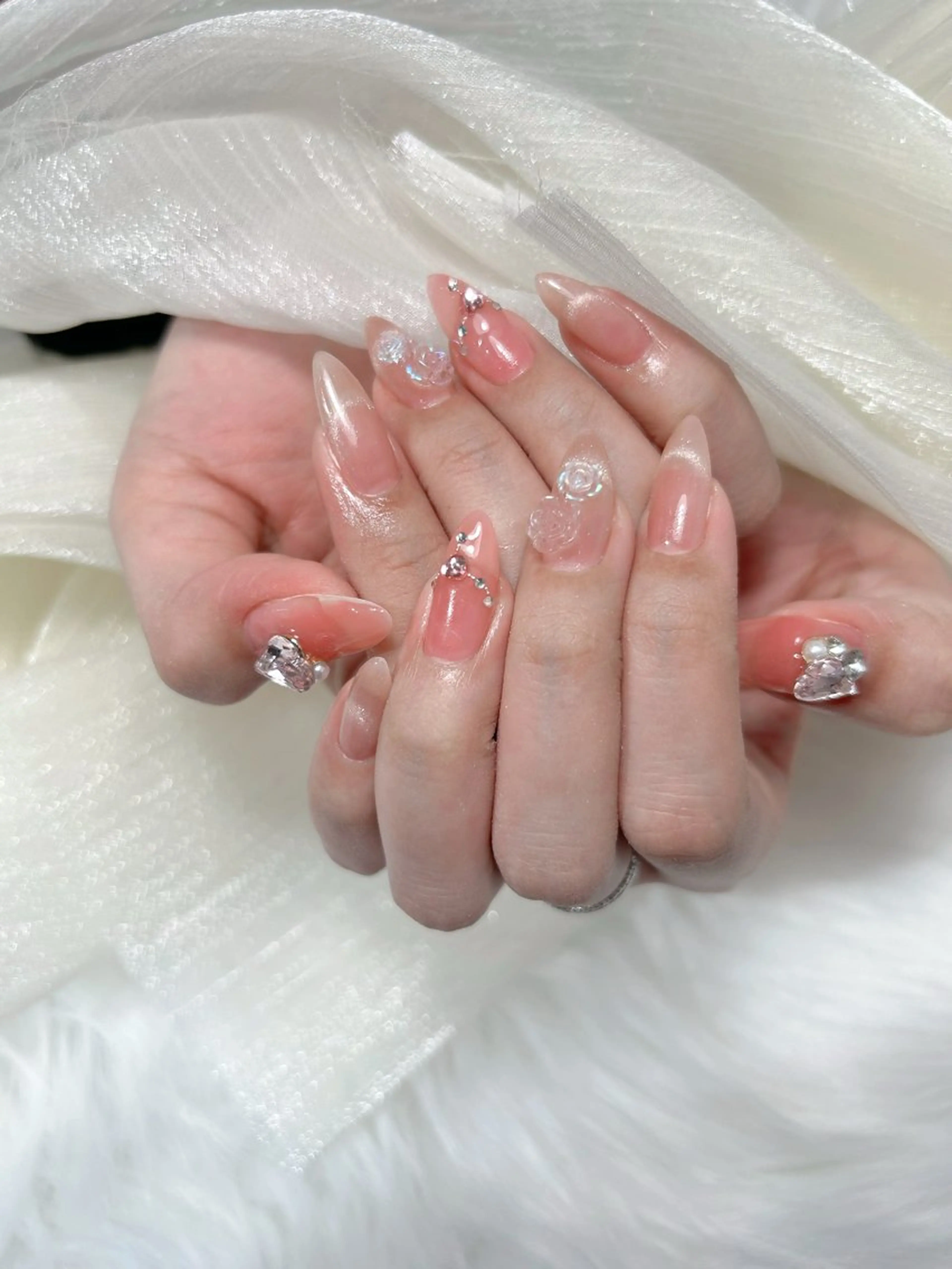 ネイル アートネイル 桜ネイル フレンチネイル ガラスフレンチ グラデーション ミナ🌈 Laule'aのネイルデザイン