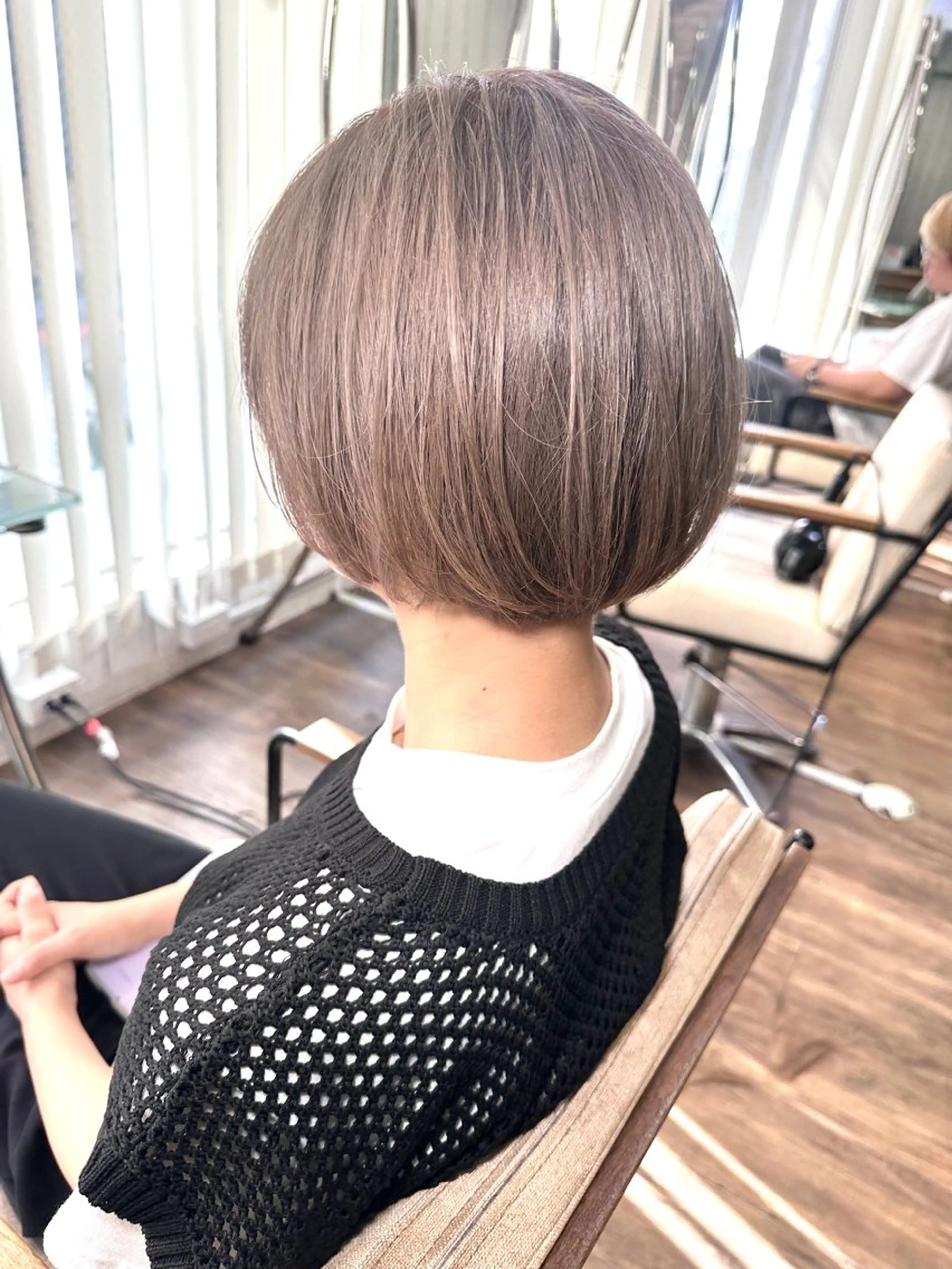 ショート カラー ヘアアレンジ ブリーチ MiU所属・韓国×髪質改善×美髪 縮毛矯正×レイヤーのヘアスタイル