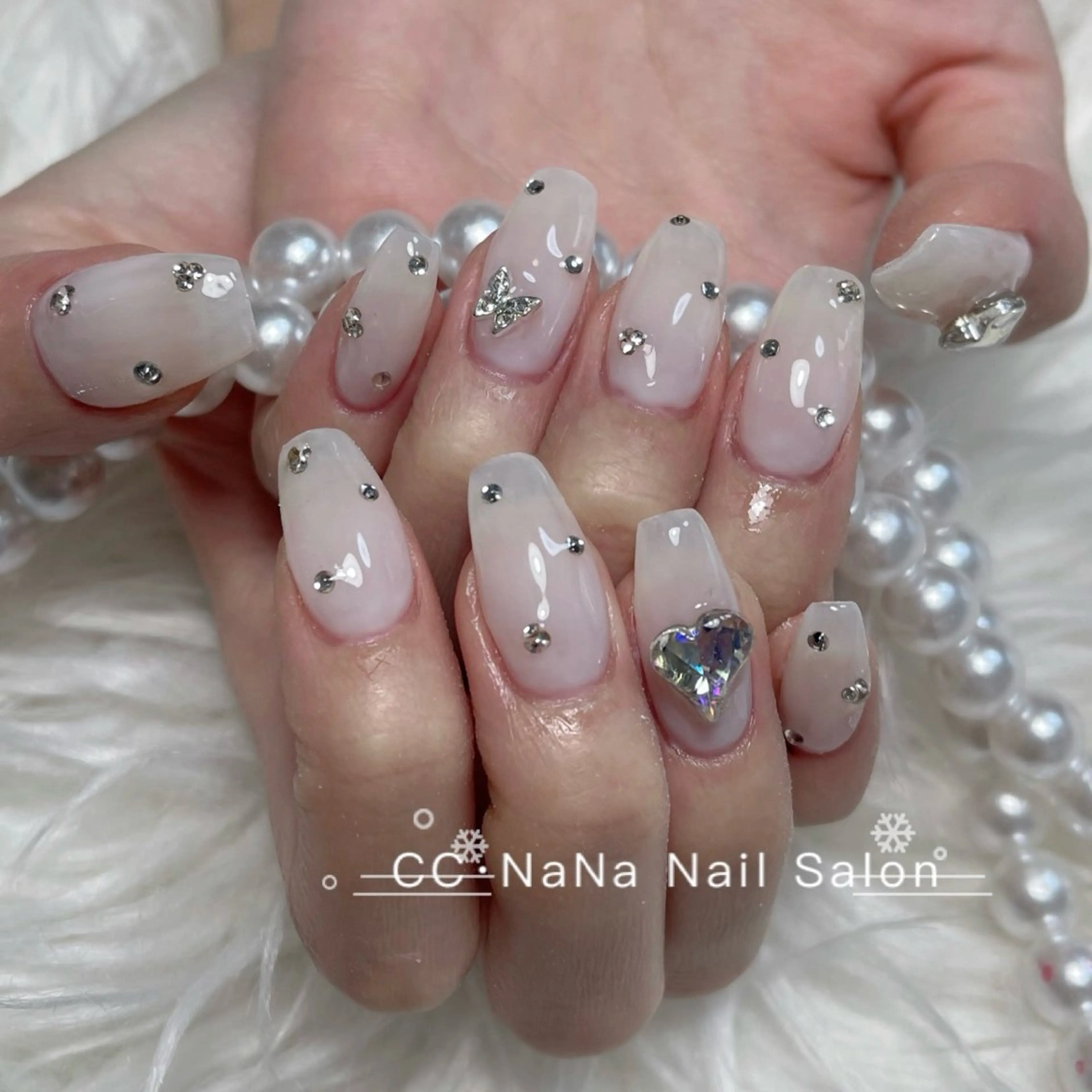 ネイル チークネイル フラッシュネイル ハート キラキラネイル 韓国ネイル ハンドネイル 💎CC・NaNa 韓国風ネイル🌙のネイルデザイン