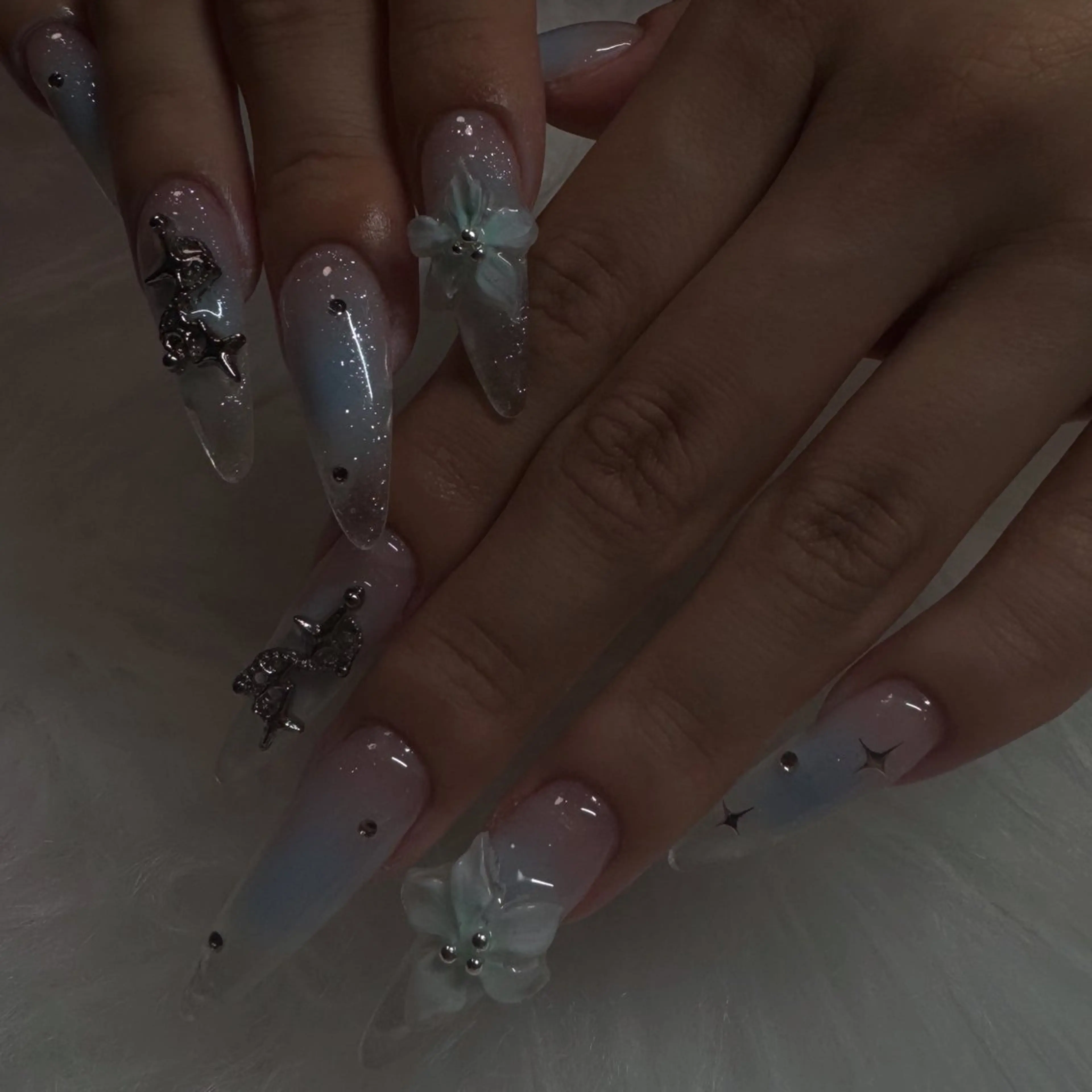 ネイル ハンドネイル Noir Haatoのネイルデザイン
