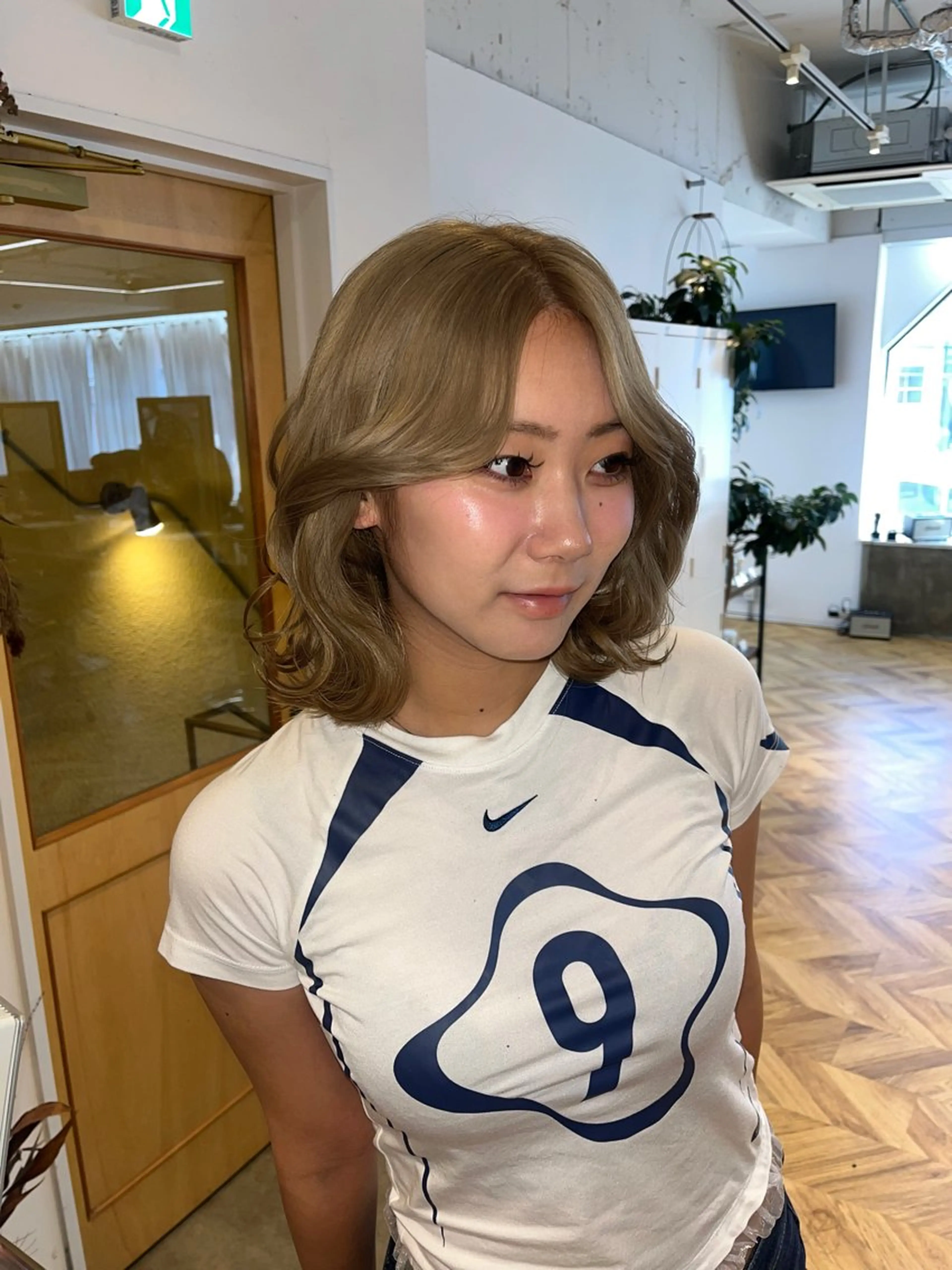カラー ベージュカラー ブリーチ ヘアカラー 凜 (りん)のヘアスタイル