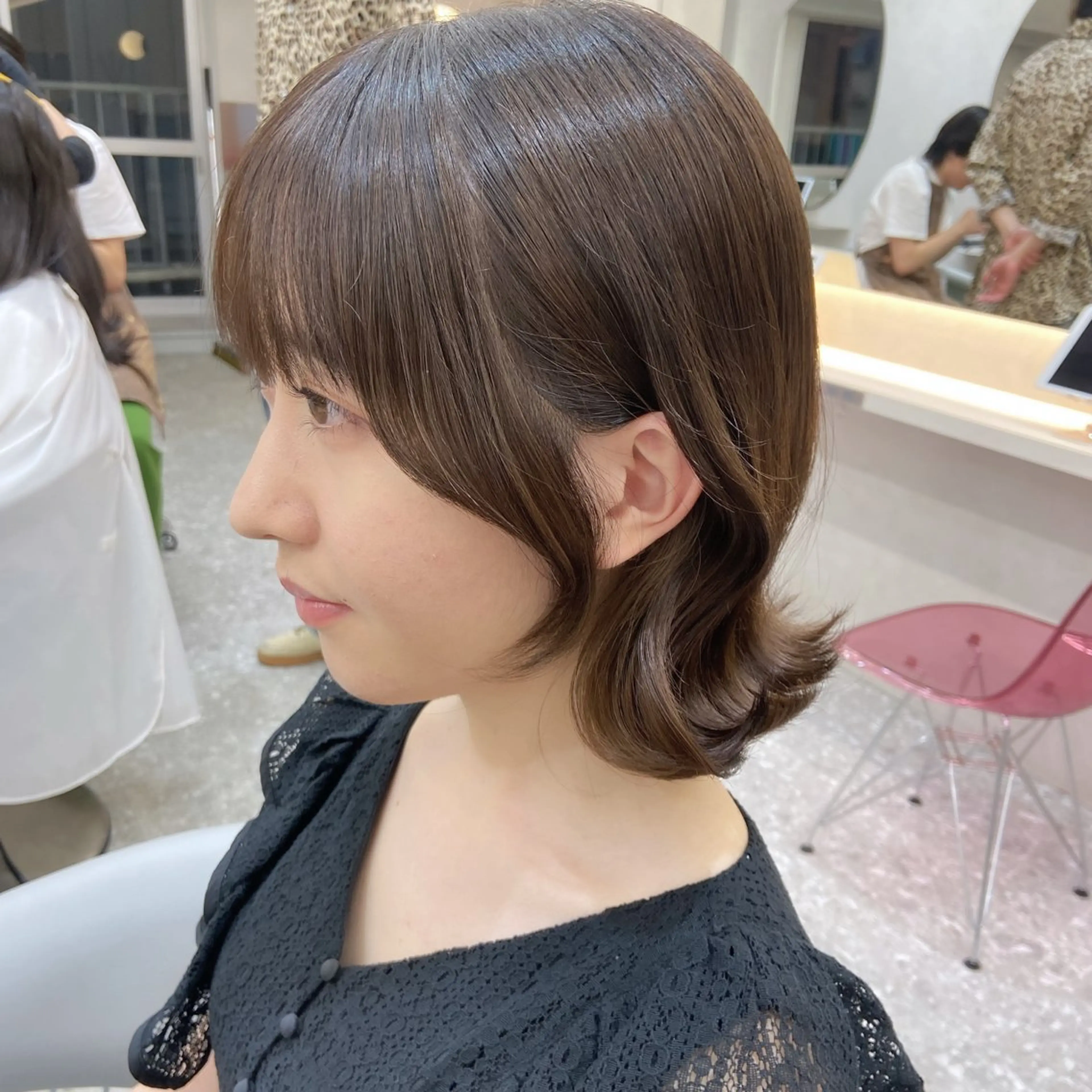 ミディアム カラー ベージュカラー ブリーチ ブリーチなしカラー オリーブベージュ 髪質改善 カット ヘアカラー トリートメント 新宿/韓国ヘア 中明度カラー/かやのヘアスタイル