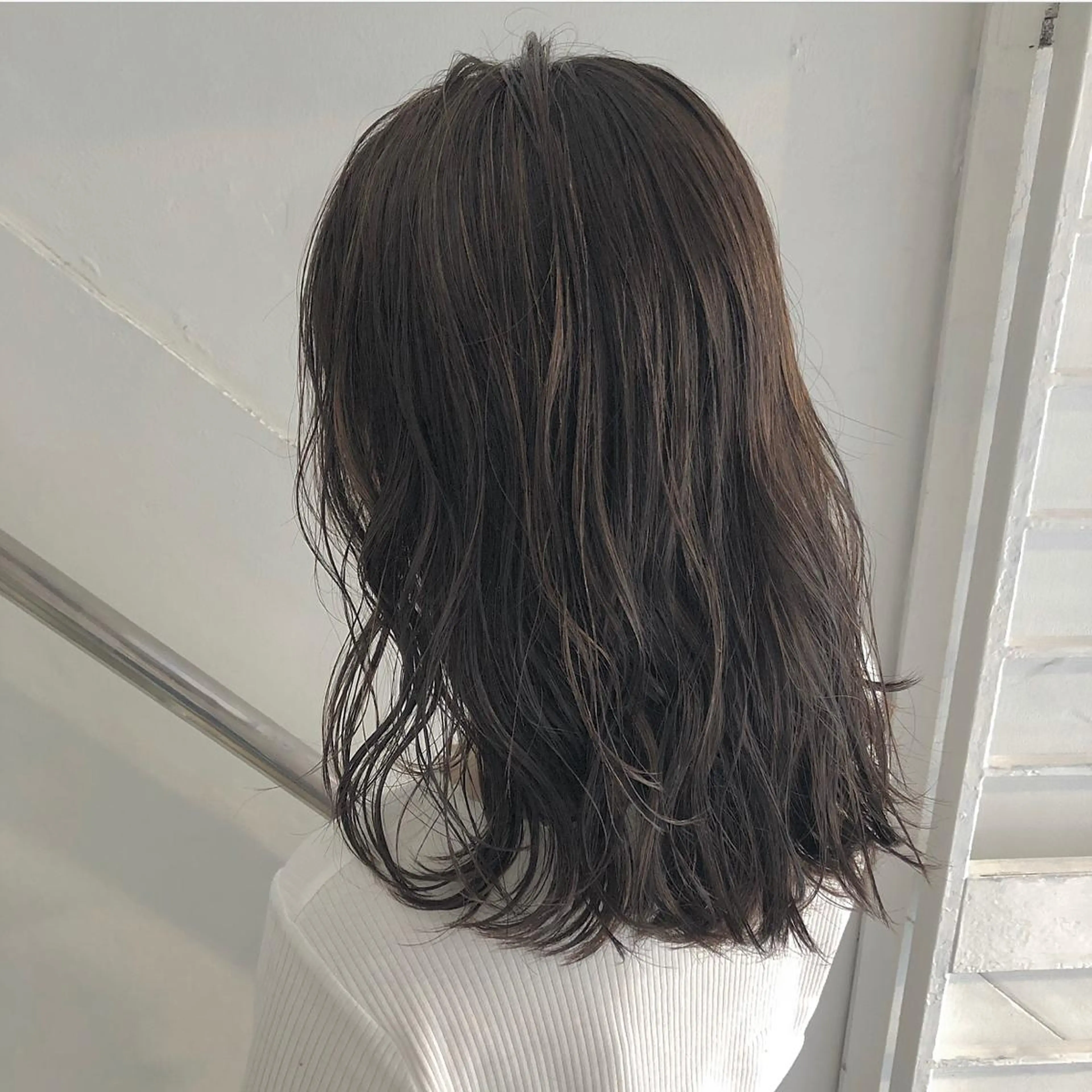 セミロング カラー ハイライトカラー 外国人風カラー ハイライト CLUTCH天王寺 西藤遥河のヘアスタイル