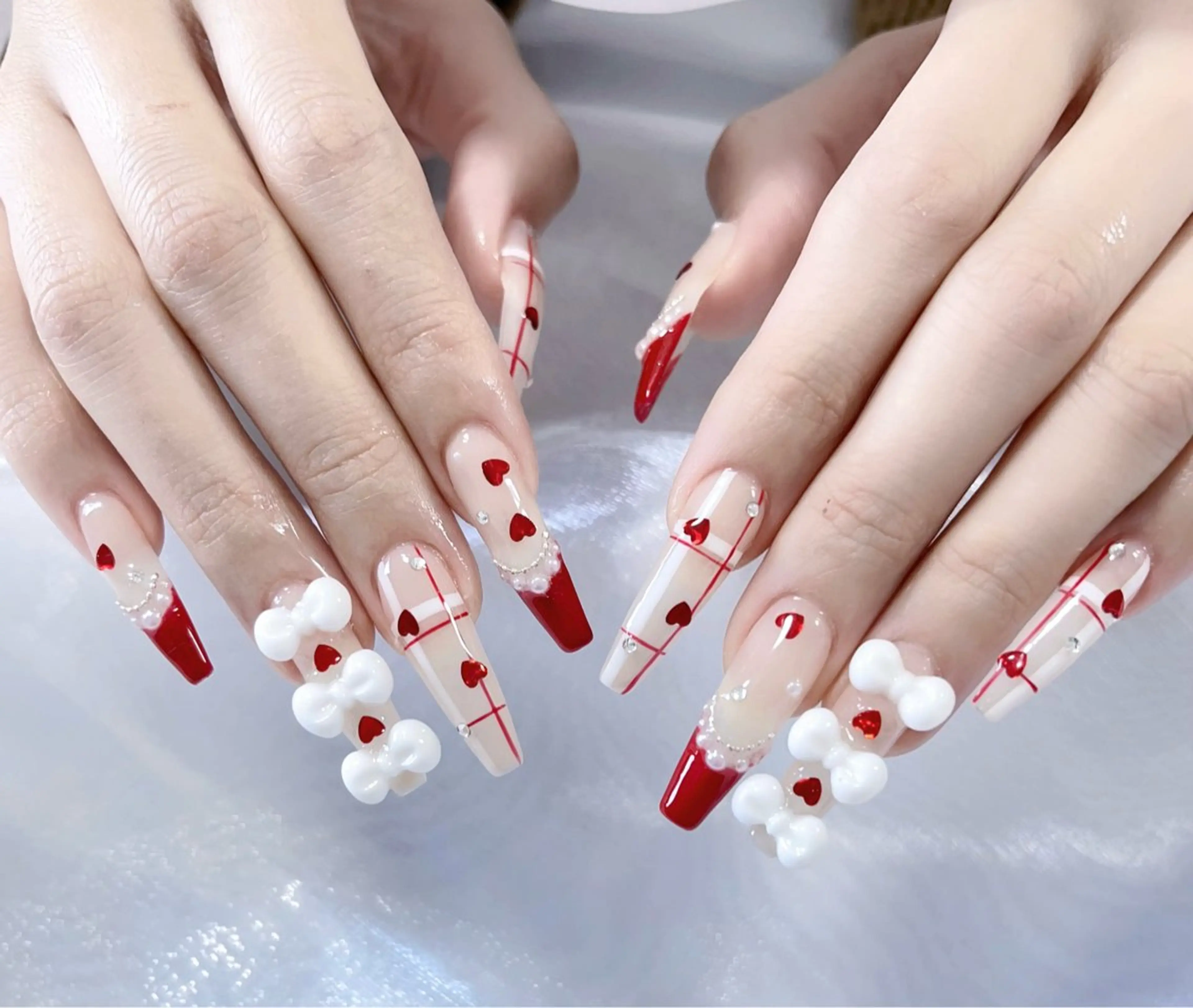 ネイル オーロラネイル クリアネイル フラッシュネイル ジェルネイル グラデーション ハンドネイル Amee Nailsalonのネイルデザイン