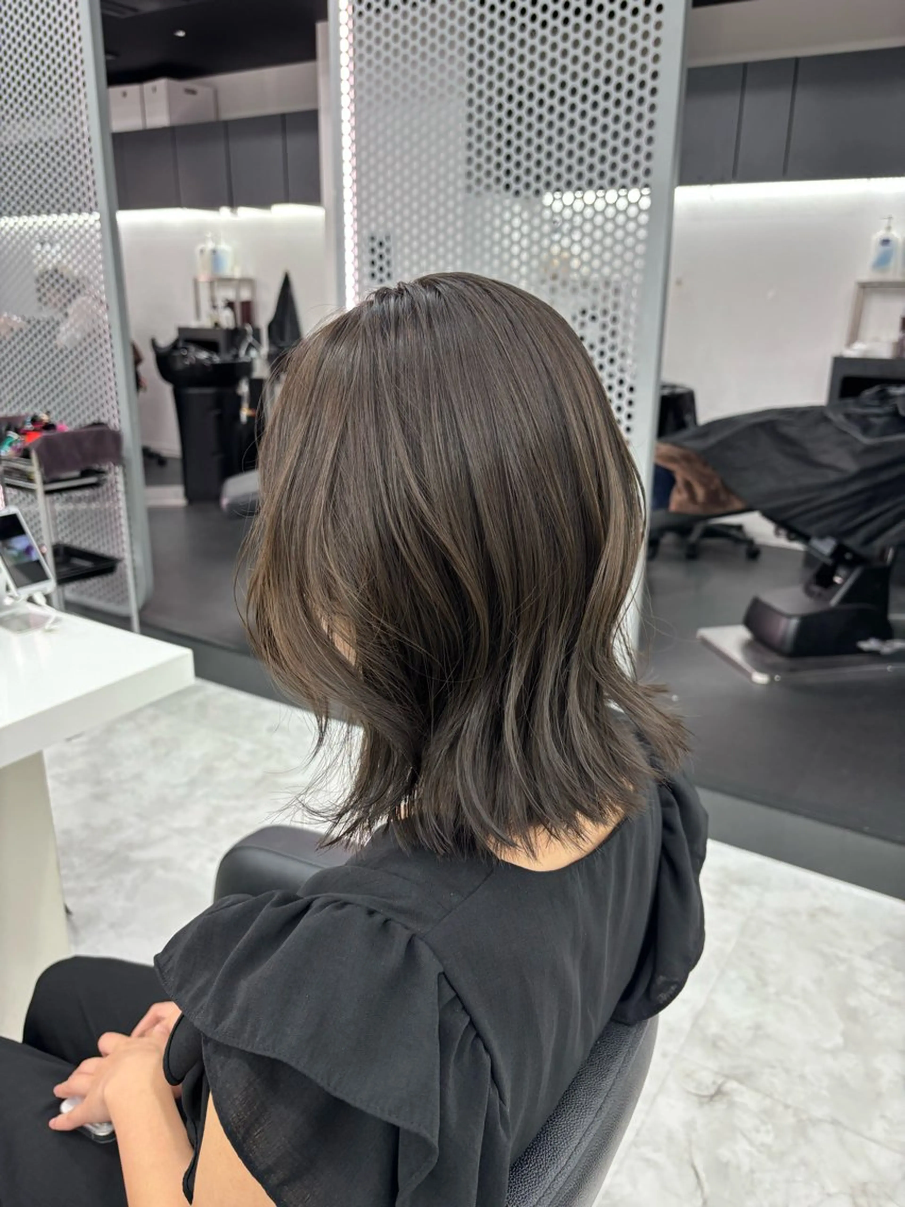 ミディアム カラー カット ヘアカラー ヘッドスパ 韓国レイヤー ハッシュカットのヘアスタイル