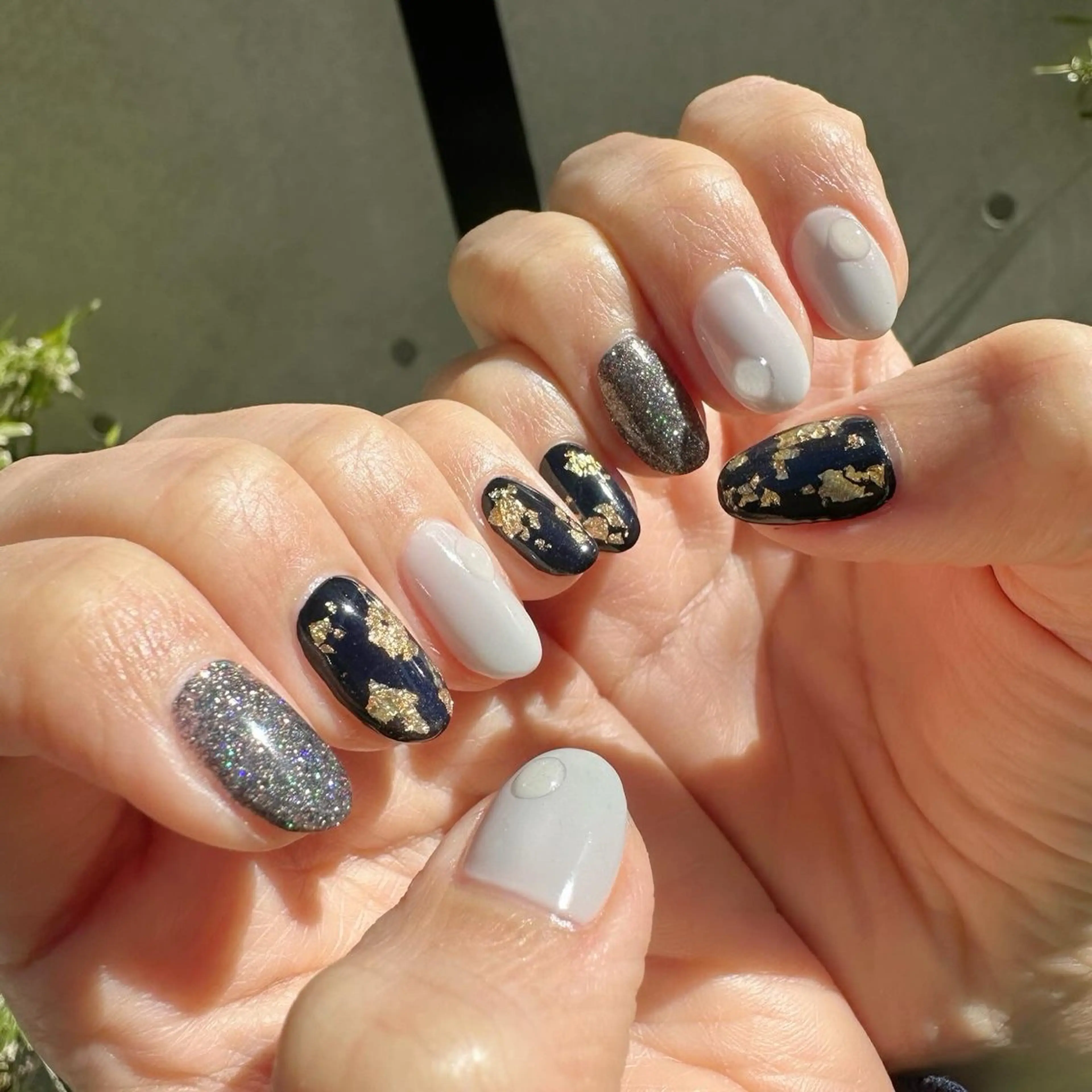 ネイル 氷ネイル・うるうるネイル 韓国ネイル ネイビー ニュアンスネイル 春ネイル 🪞KAPE NAIL 🪞のネイルデザイン