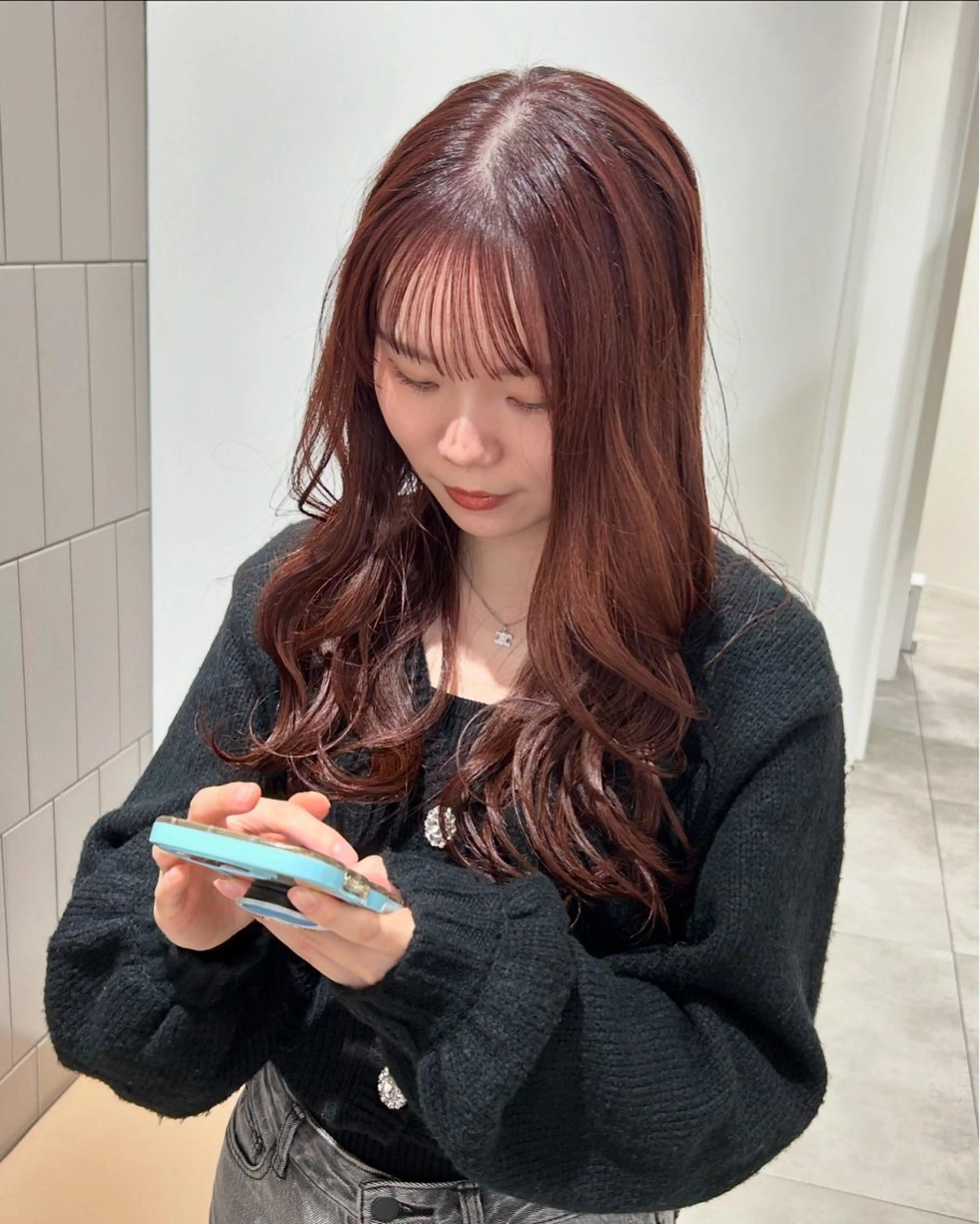 ロング カラー ブリーチ ボルドーカラー ブリーチなしカラー カット ヘアカラー オリーブベージュ/ ブリーチなし透明感のヘアスタイル