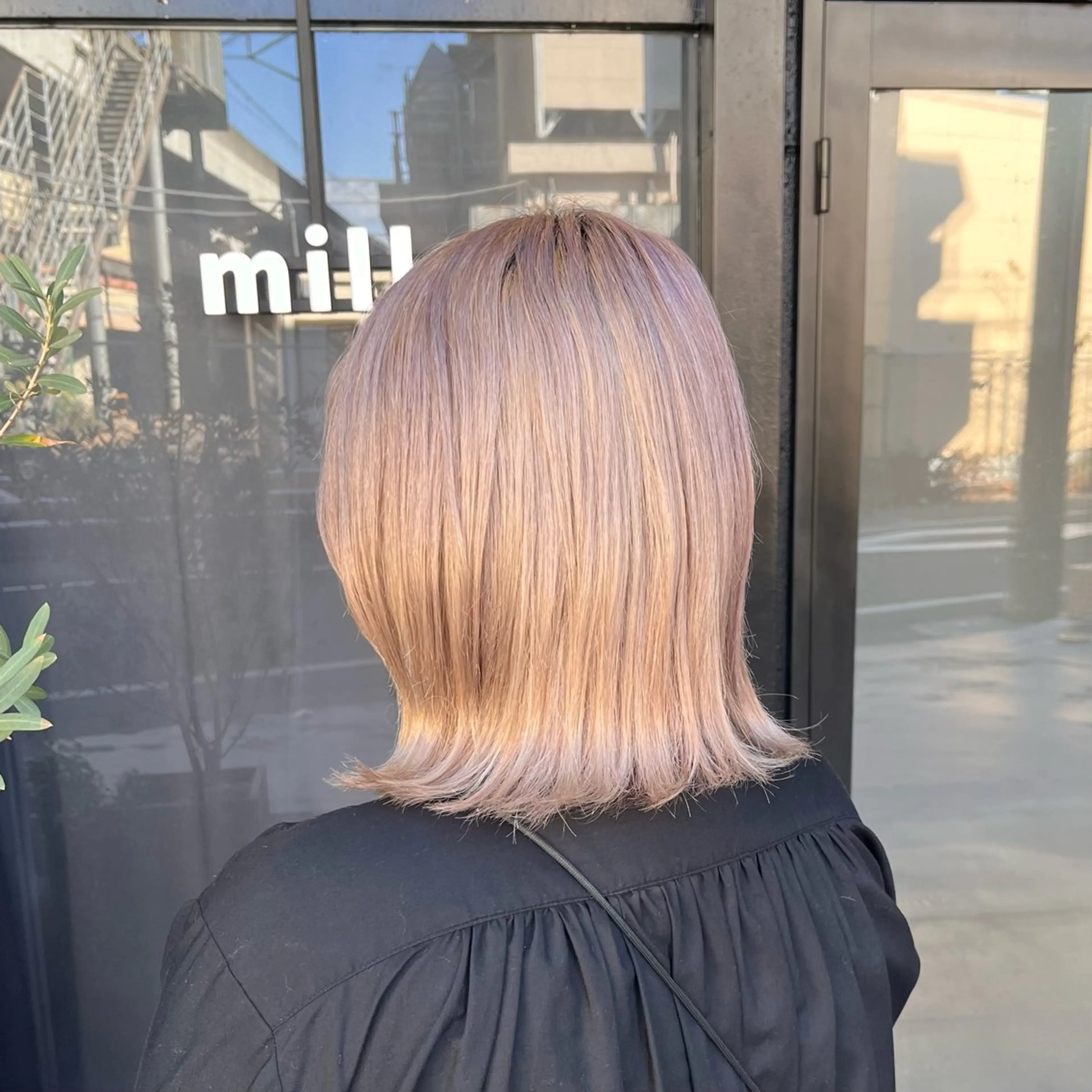 ミディアム カラー ベージュカラー ブリーチ ホワイトベージュ カット ヘアカラー トリートメント 透明感カラー/パーマ 🌀アオノアユミのヘアスタイル
