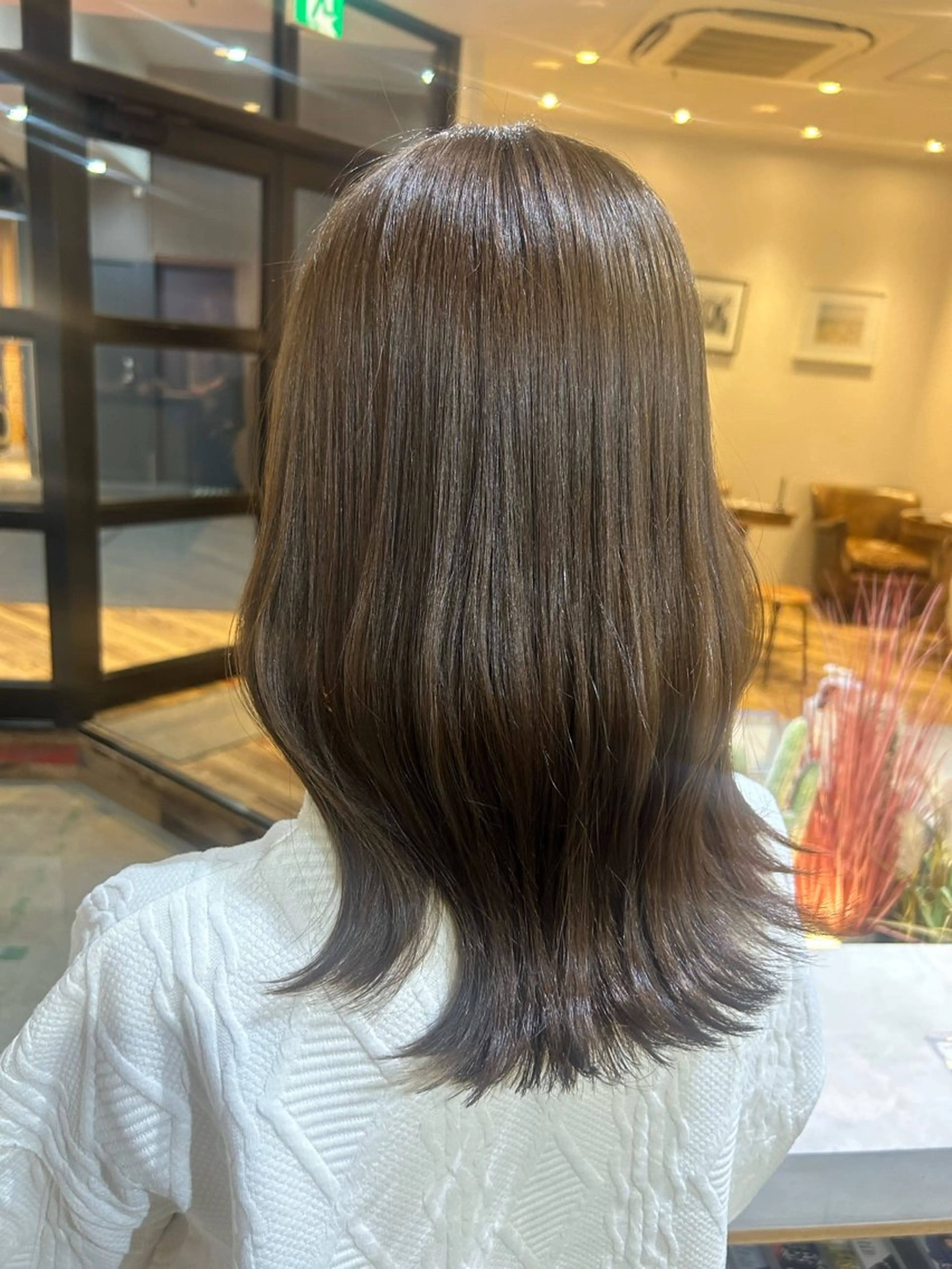 ミディアム カット ヘアカラー トリートメント 艶髪/髪質改善 yukaのヘアスタイル