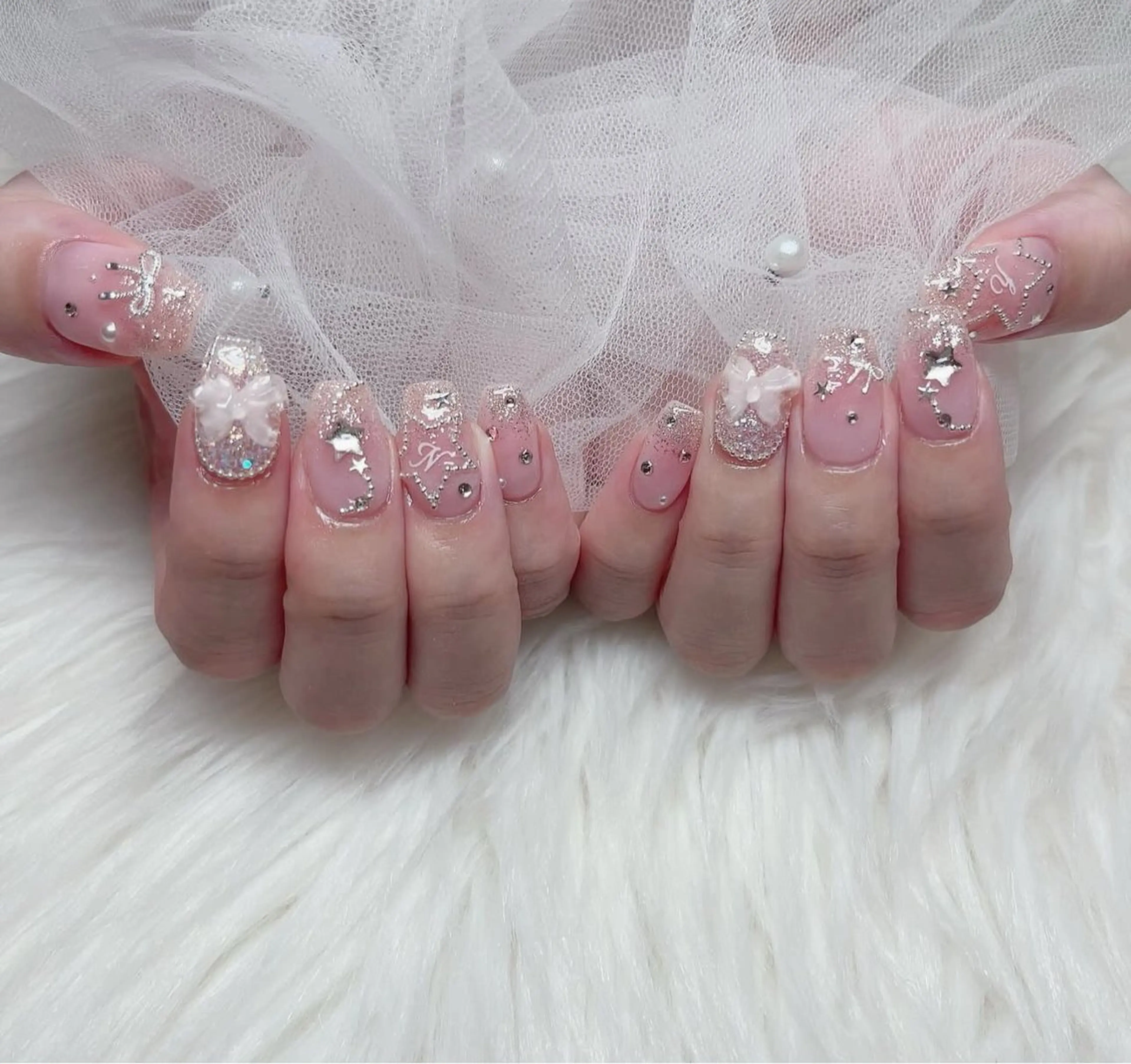 ネイル アートネイル グラデーション キラキラネイル ニュアンスネイル オフィスネイル ハンドネイル LilyLala Nailsalonのネイルデザイン