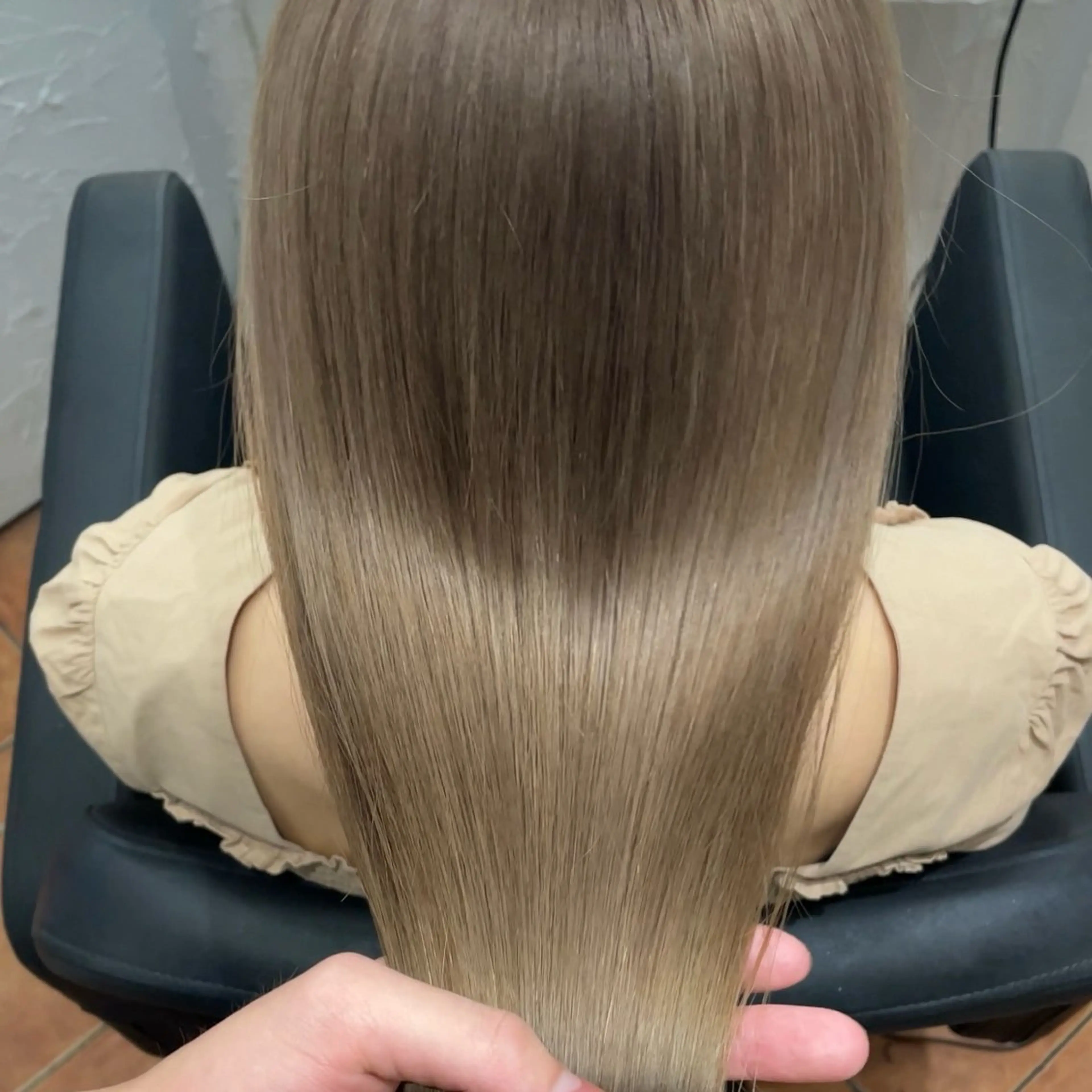 ロング カラー ベージュカラー ブリーチ ケアブリーチ デザインカラー ハイトーンカラー ヘアカラー トリートメント カラー特化× 赤井龍斗のヘアスタイル