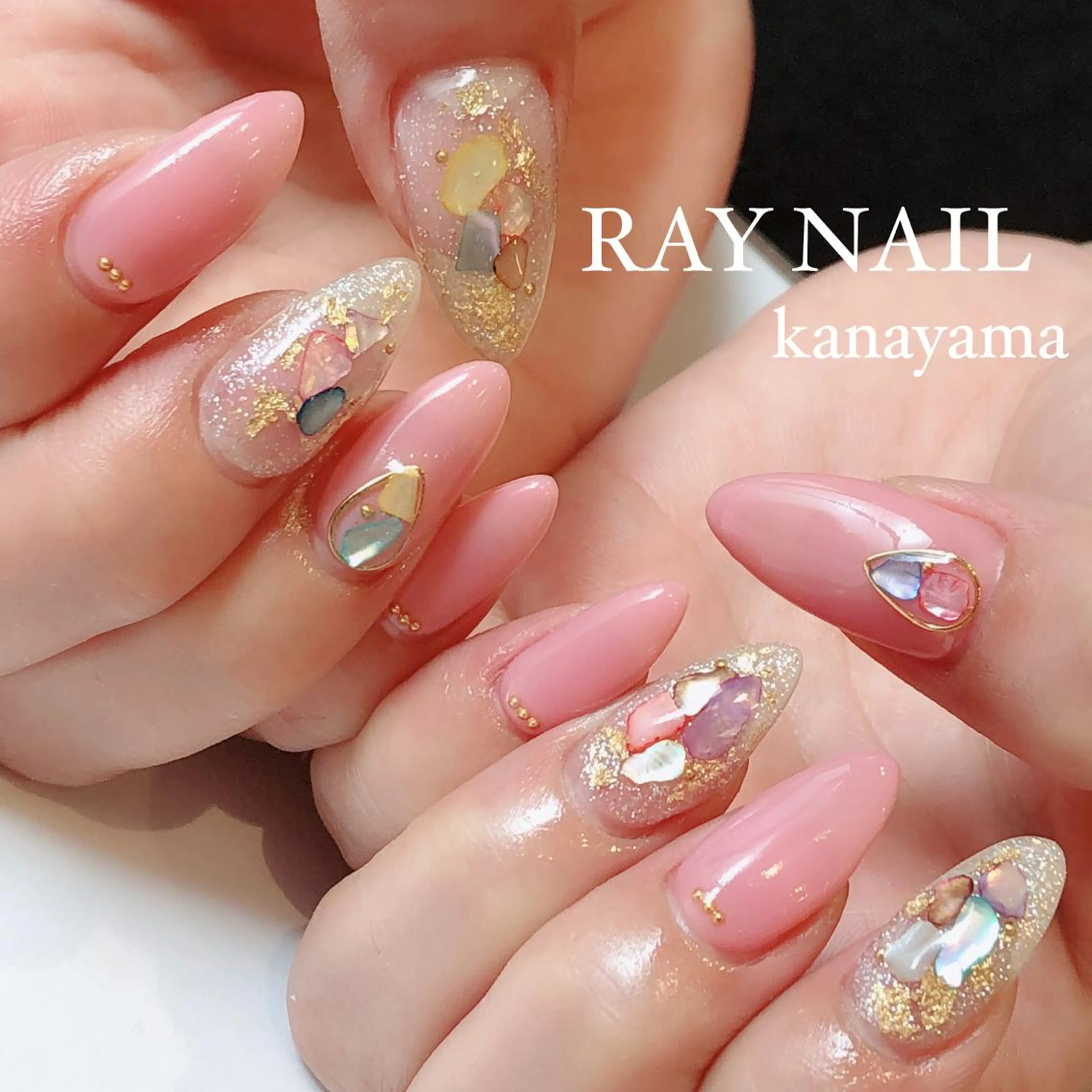 ネイル ストーンネイル Arowa 伊田のネイルデザイン