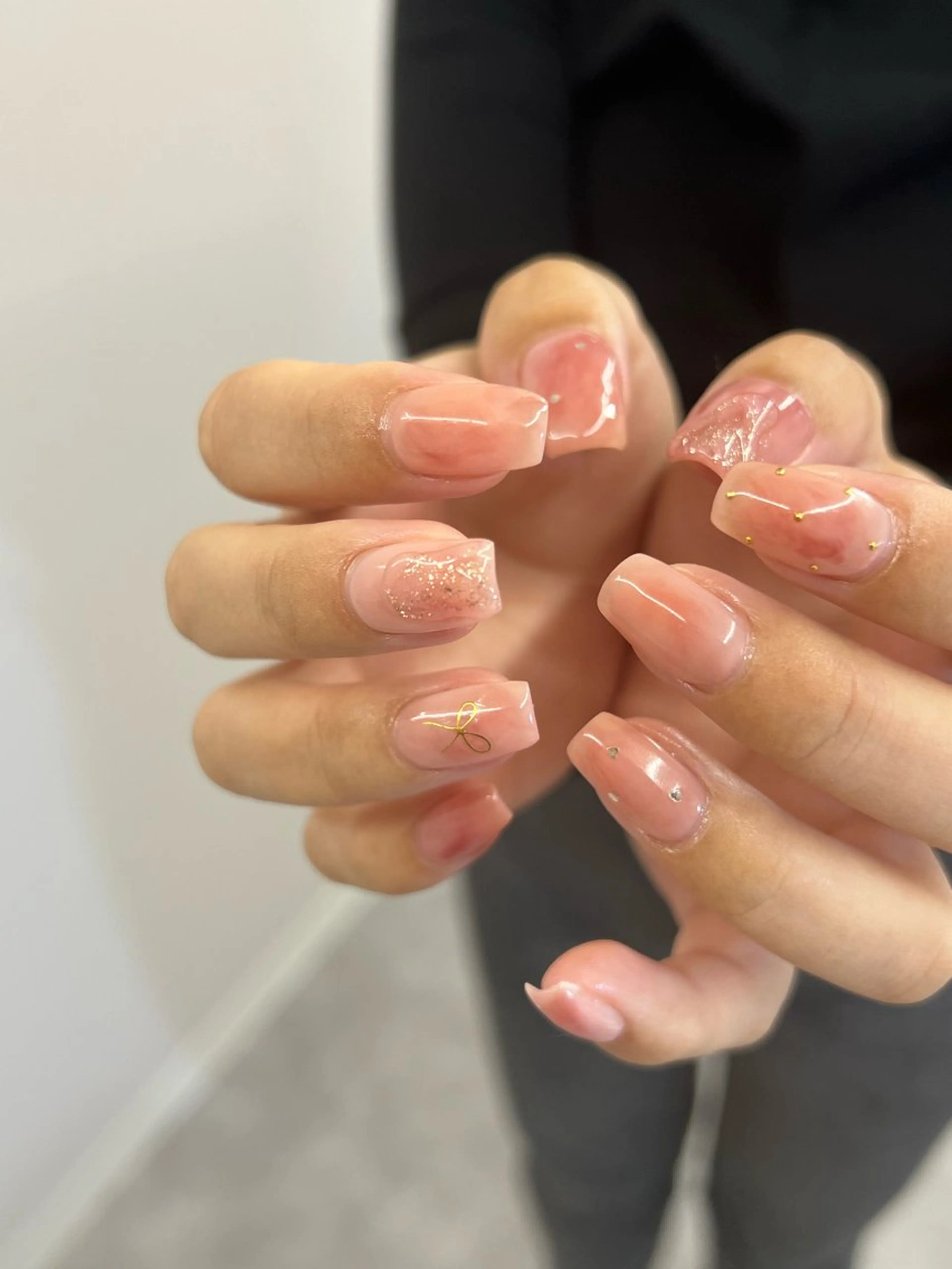 ネイル オーロラネイル ジェルネイル ゴールド キラキラネイル マグネットネイル ハンドネイル ハンドケア Bana_ Nailのネイルデザイン