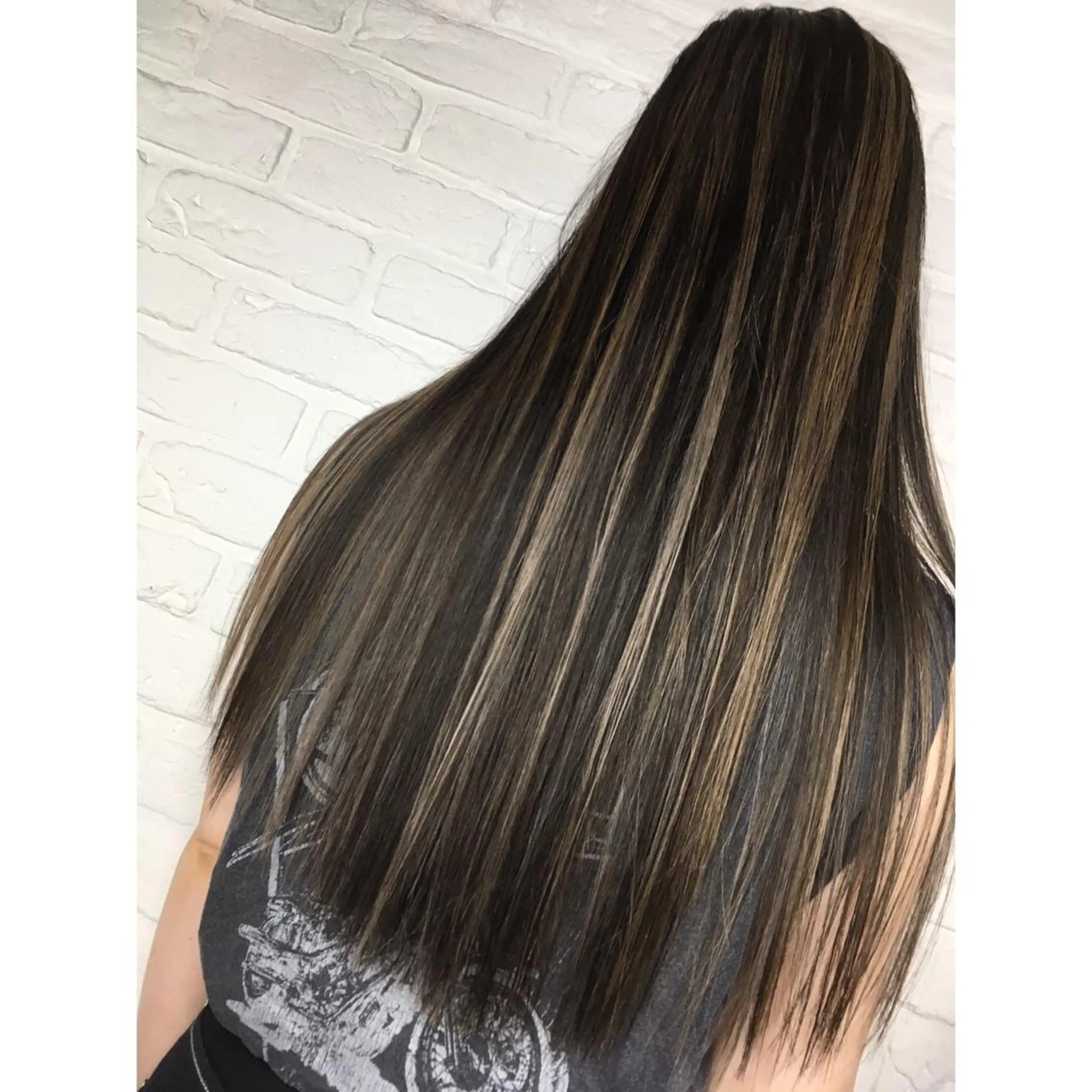 ロング アブアイ所属・艶髪・酸性ストレート フリツのヘアスタイル