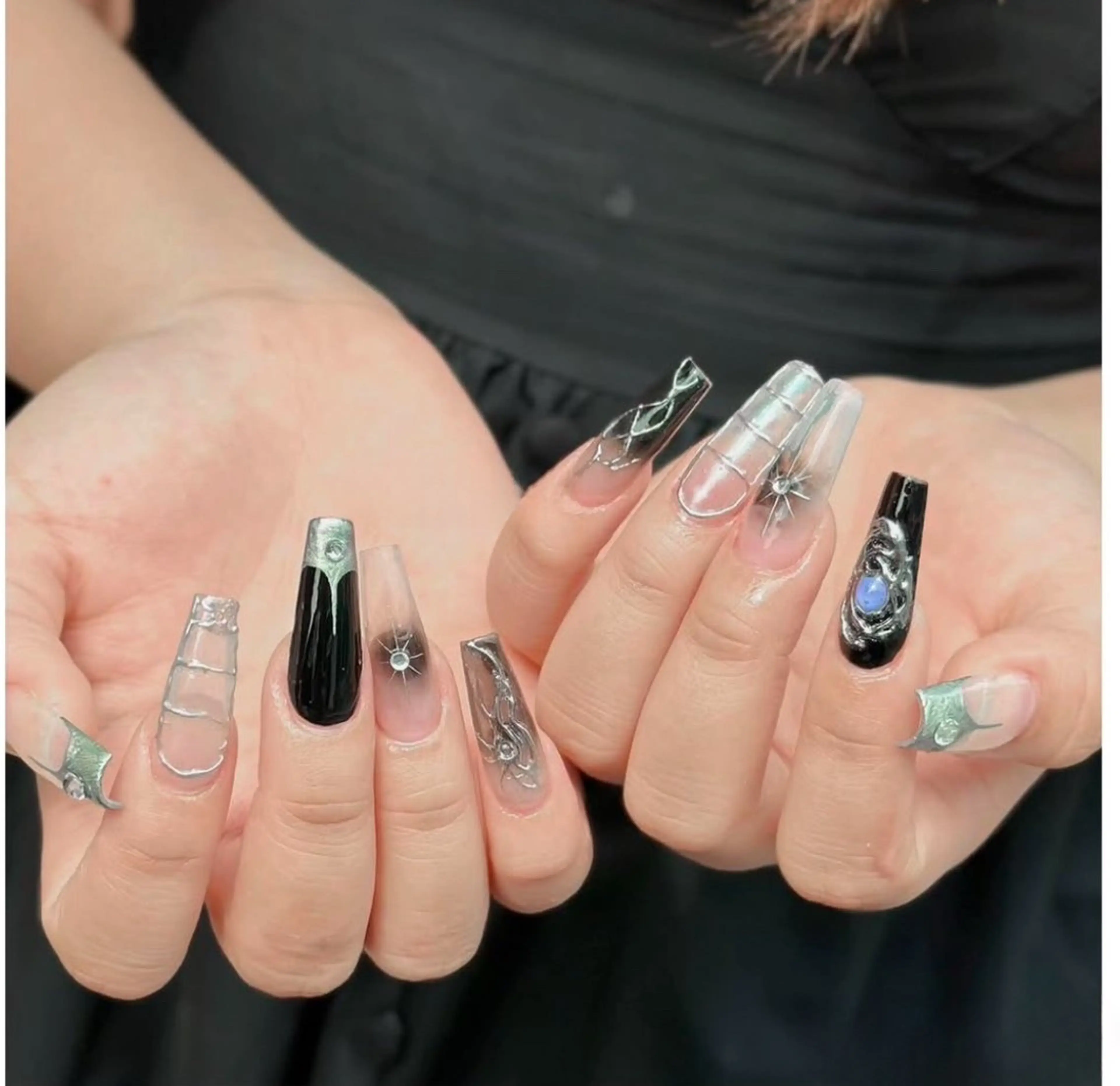 ネイル フレンチネイル キラキラネイル マグネットネイル ミラーネイル ニュアンスネイル ハンドネイル Lyn TA Nailのネイルデザイン