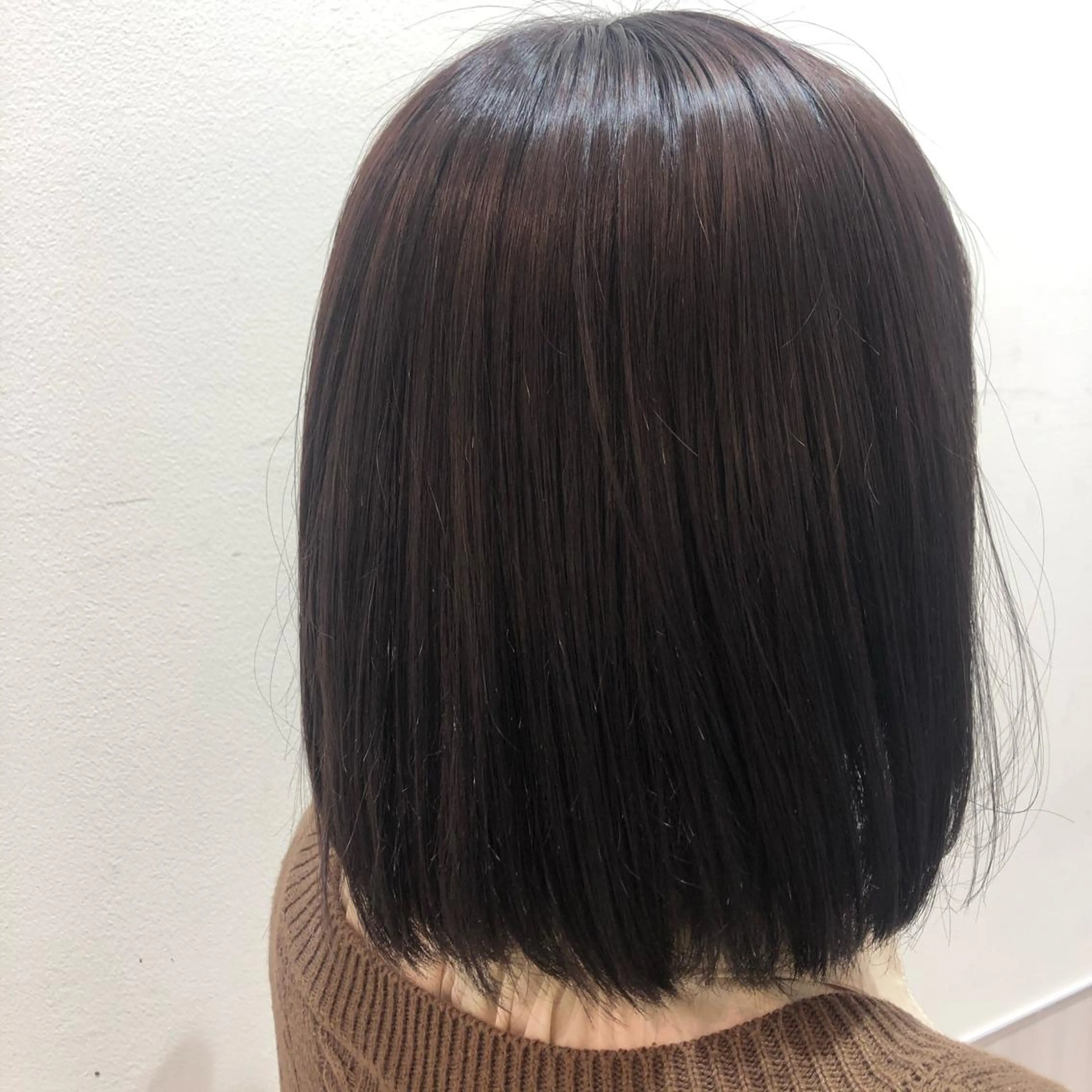 ミディアム カラー アッシュ パープルカラー パープルアッシュ カット 岩﨑 美桜のヘアスタイル