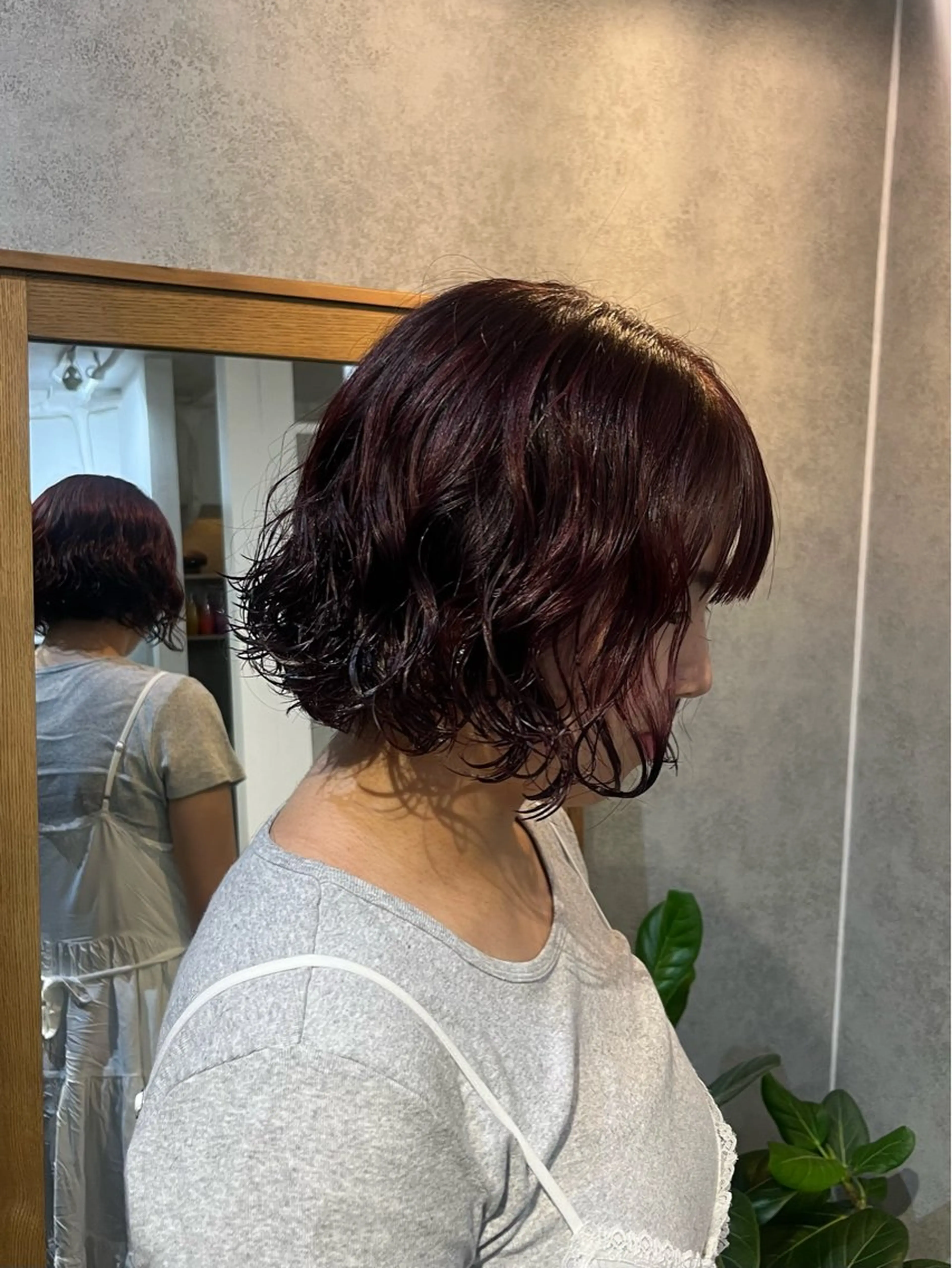 ミディアム カラー パーマ ミディアムパーマ レッドカラー ボブ プードルパーマ カット ヘアカラー トリートメント ボブ/プツッとボブ/ 暖色カラー/モエのヘアスタイル