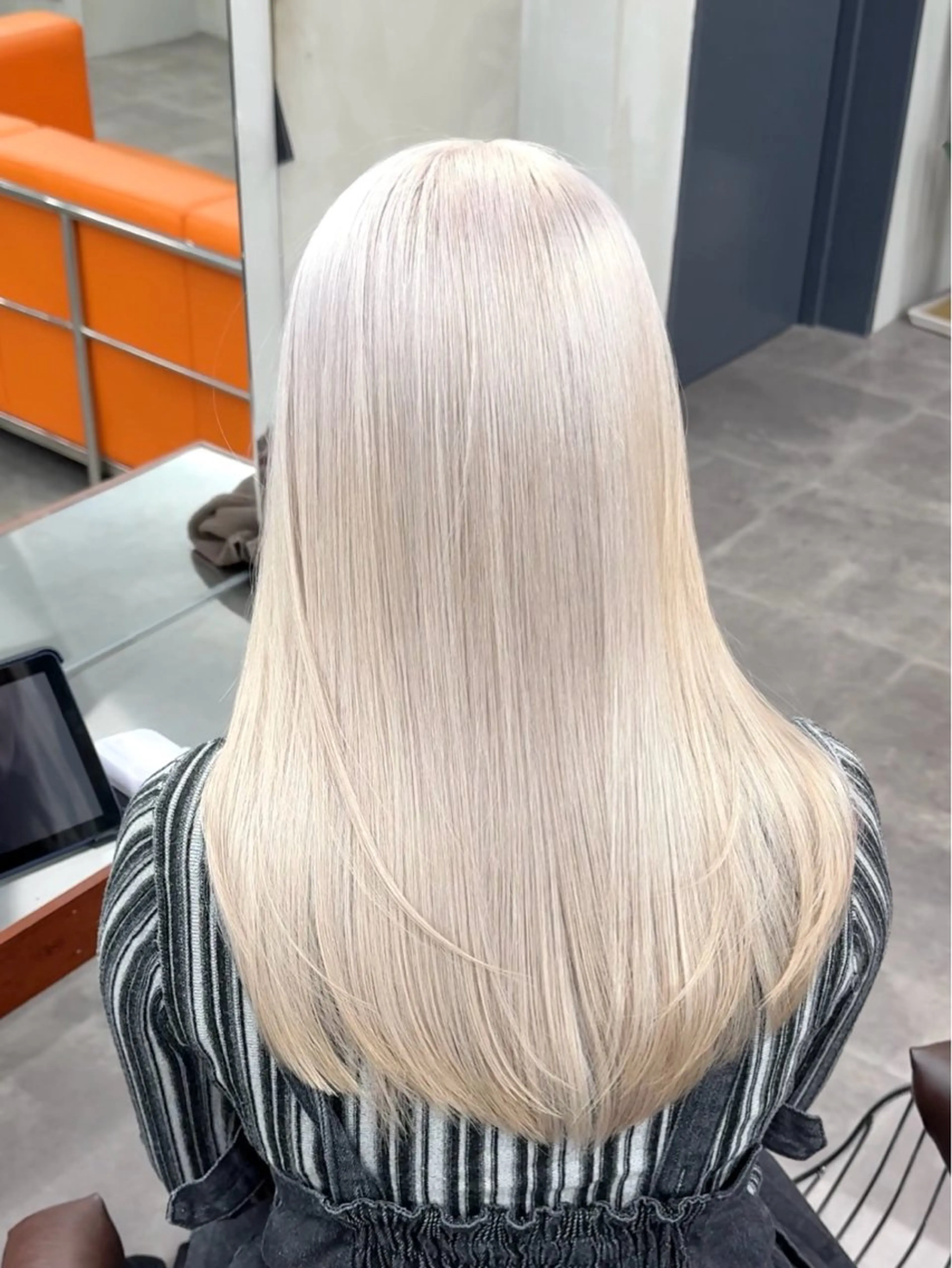 ロング カラー アッシュ ベージュカラー ブリーチ ケアブリーチ ダブルカラー カット ヘアカラー トリートメント nico TOKYO 渋谷所属・ハイトーンブリーチ 特化🌈フジタハルキのヘアスタイル