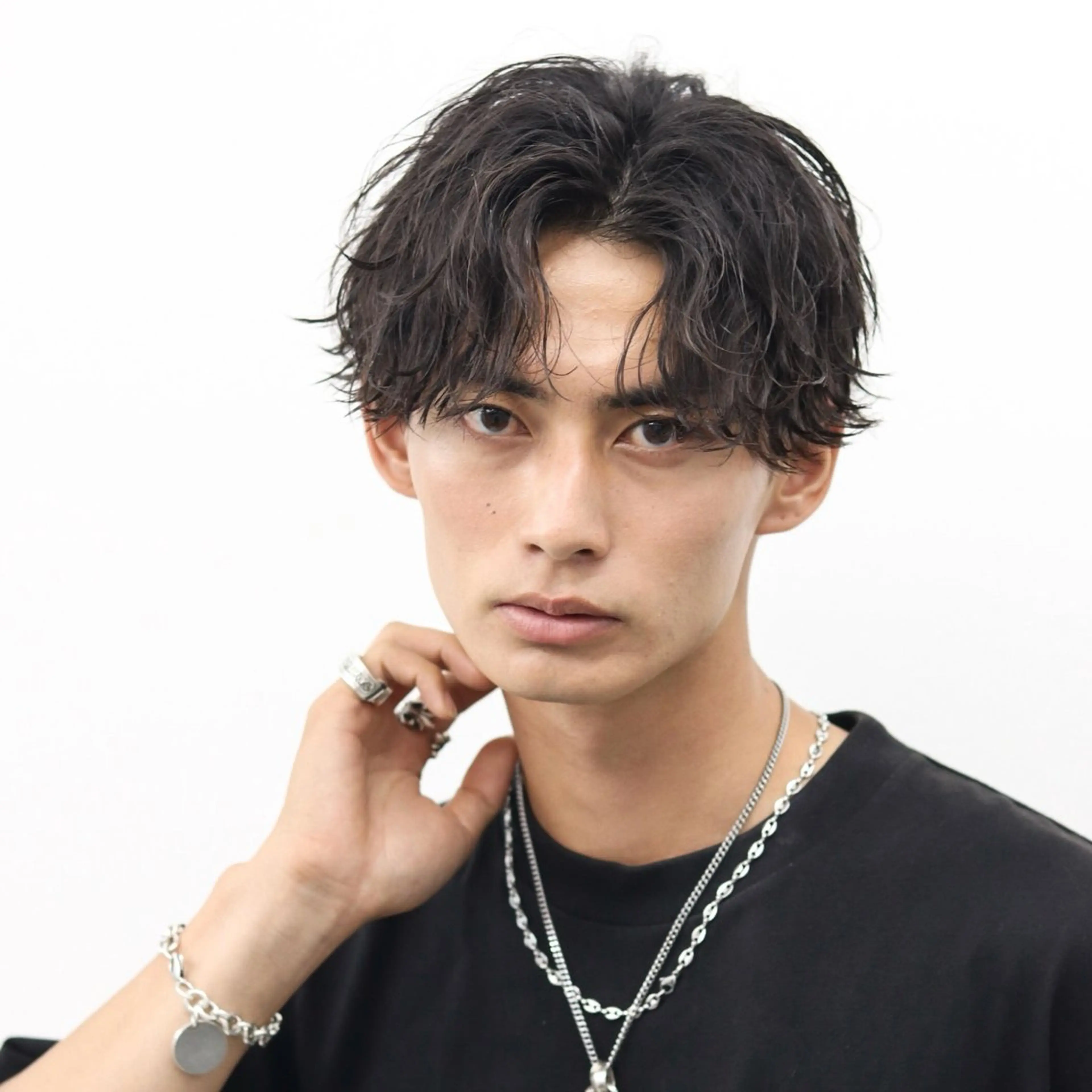 ミディアム カラー パーマ メンズ センターパート カット パーマ 🔥メンズ🔥かっこ いいが正義！代表柿崎のヘアスタイル