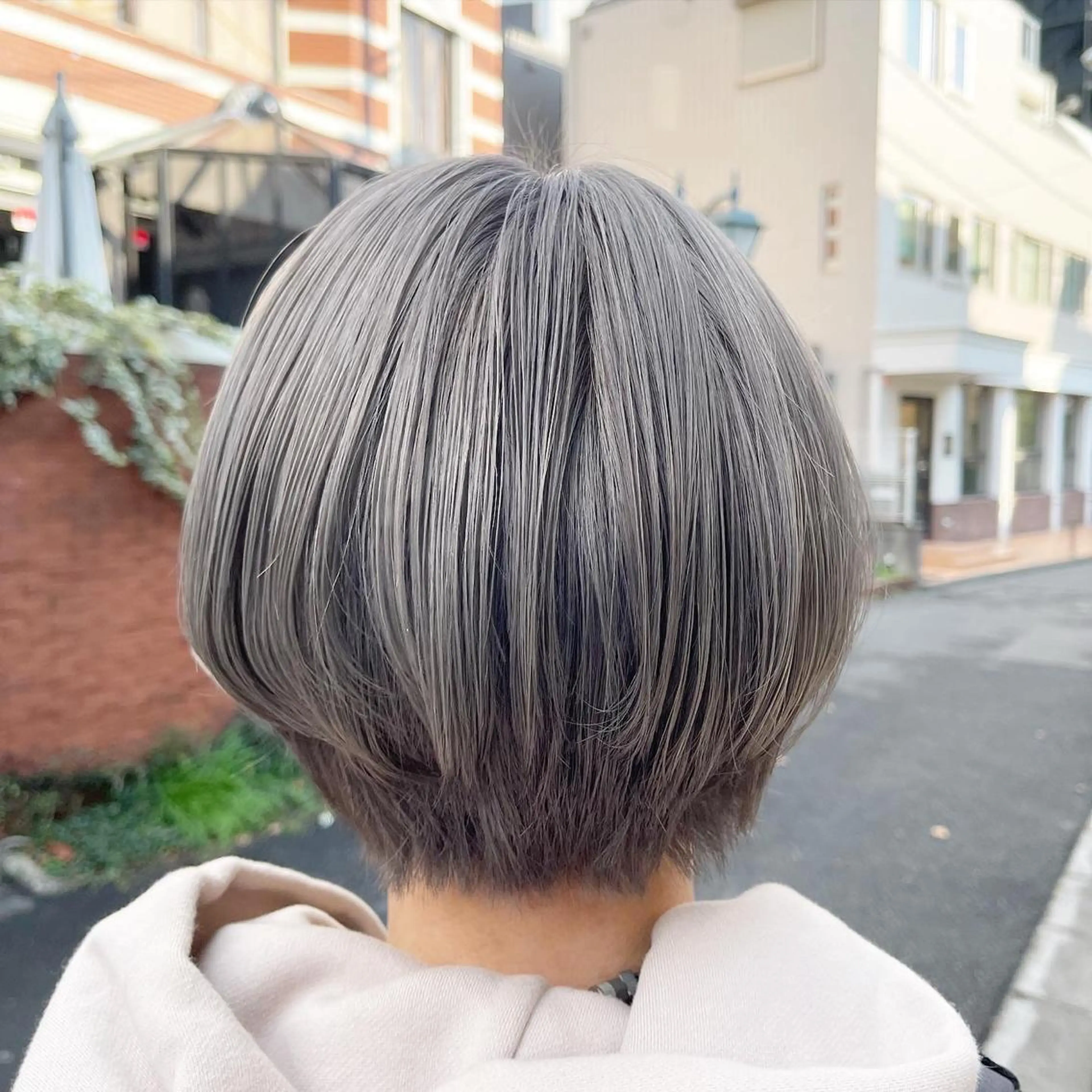 ショート カラー ベージュカラー ブリーチ グレージュ ミルクティーベージュ シルバー カット ヘアカラー 縮毛矯正 トリートメント ヘアセット Hapiness所属・髪質改善&カラー特化 ボブ&ロングRYOのヘアスタイル