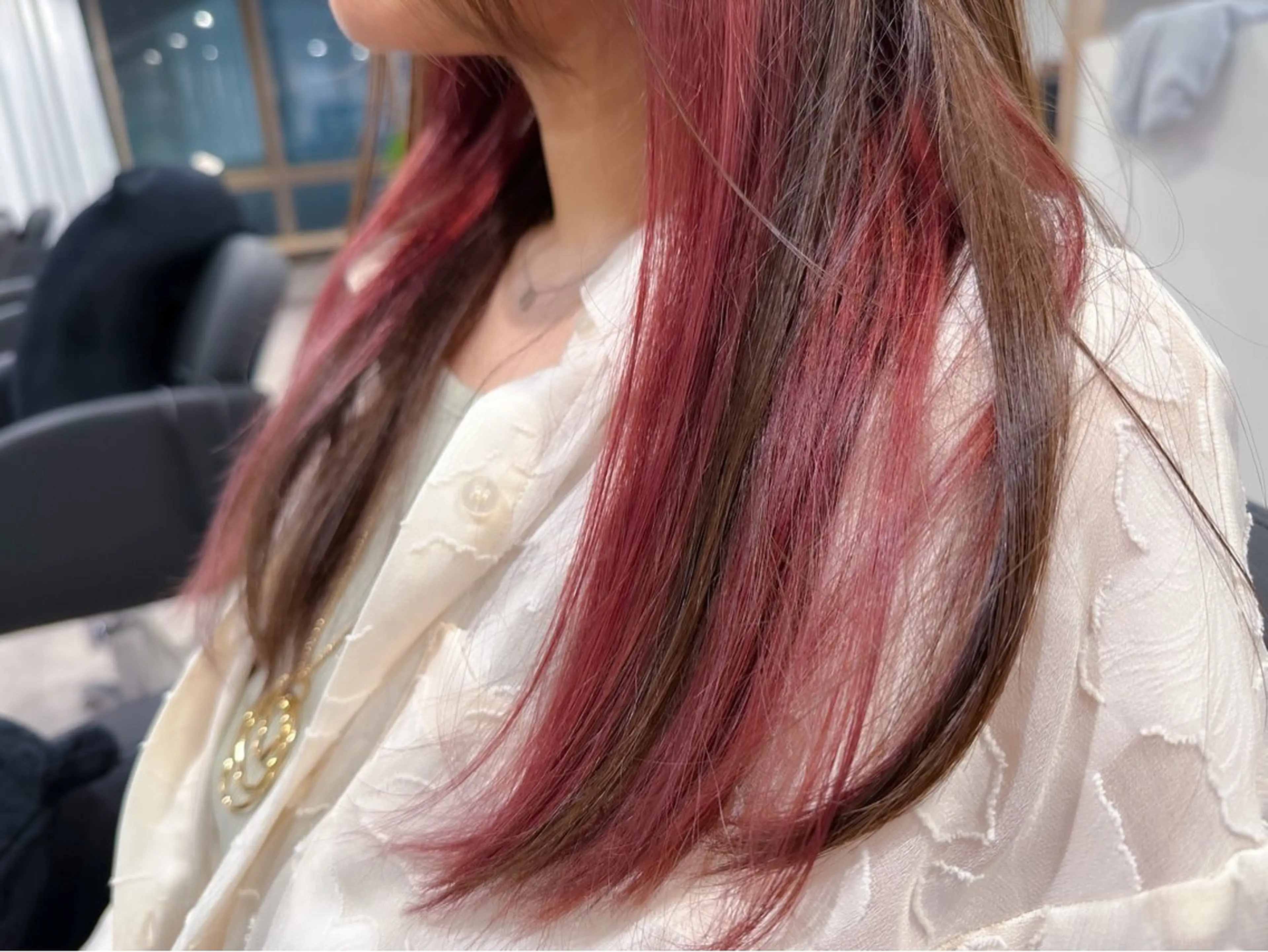 ミディアム カラー インナーカラー ピンクカラー affect 上大岡所属・《ブリーチカラー / 縮毛矯正》坂本爽のヘアスタイル