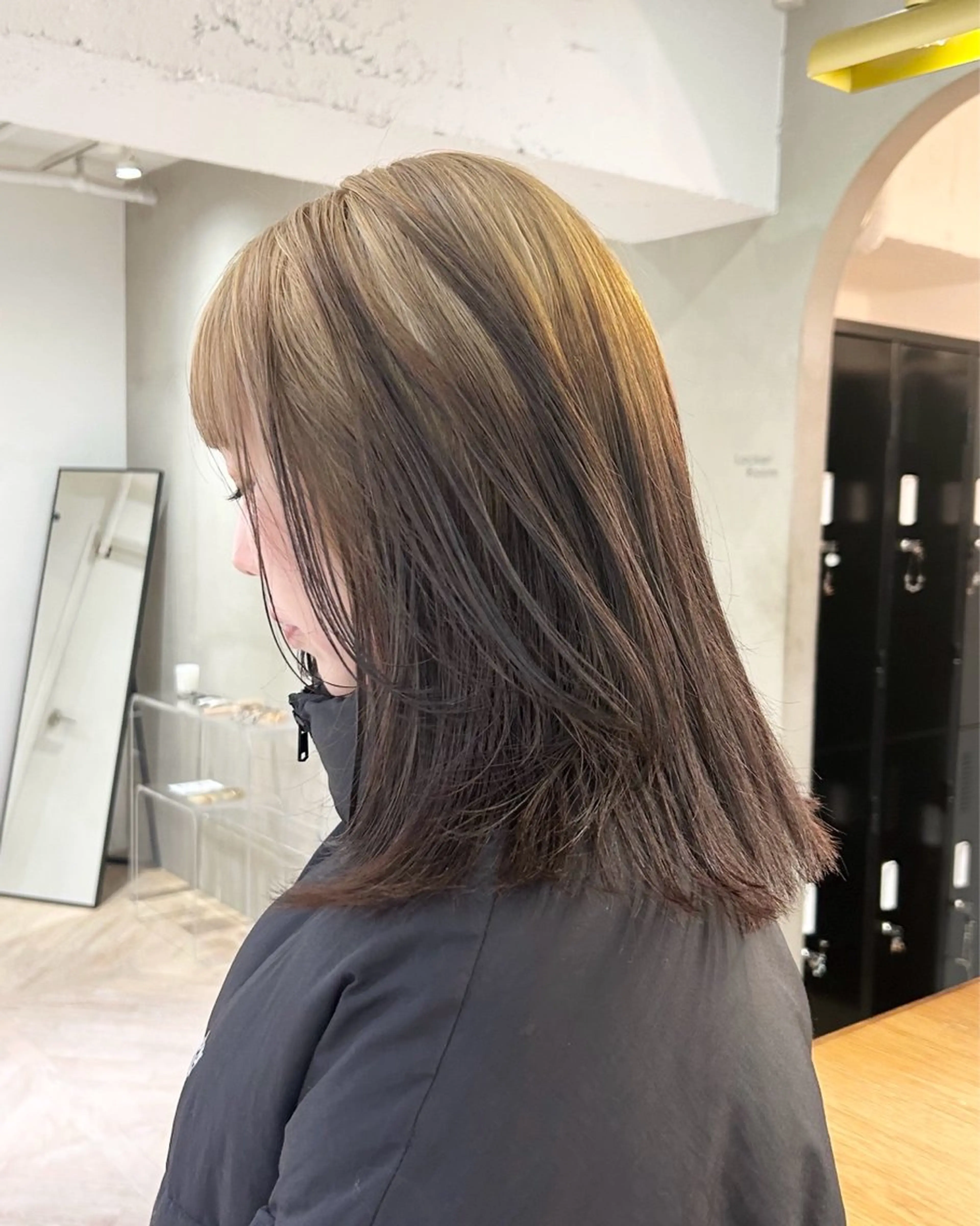 セミロング カラー ベージュカラー ブリーチ デザインカラー グレージュ ハイトーンカラー ヘアカラー トリートメント レイヤーカット/栄/ 顔周り/キトウモエノのヘアスタイル